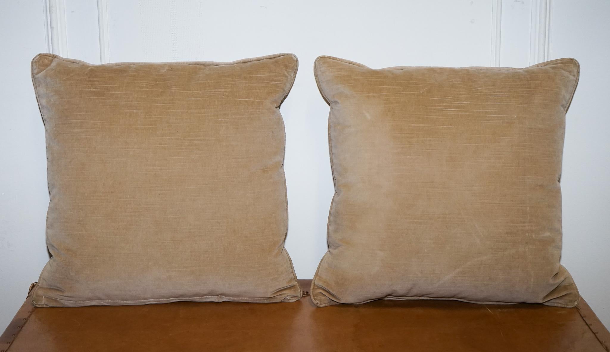 Pärchen VINTAGE TAUPE VELVET FEATHER FILLED THROW PiLLOWS PLUSH CUSHIONS im Angebot 2