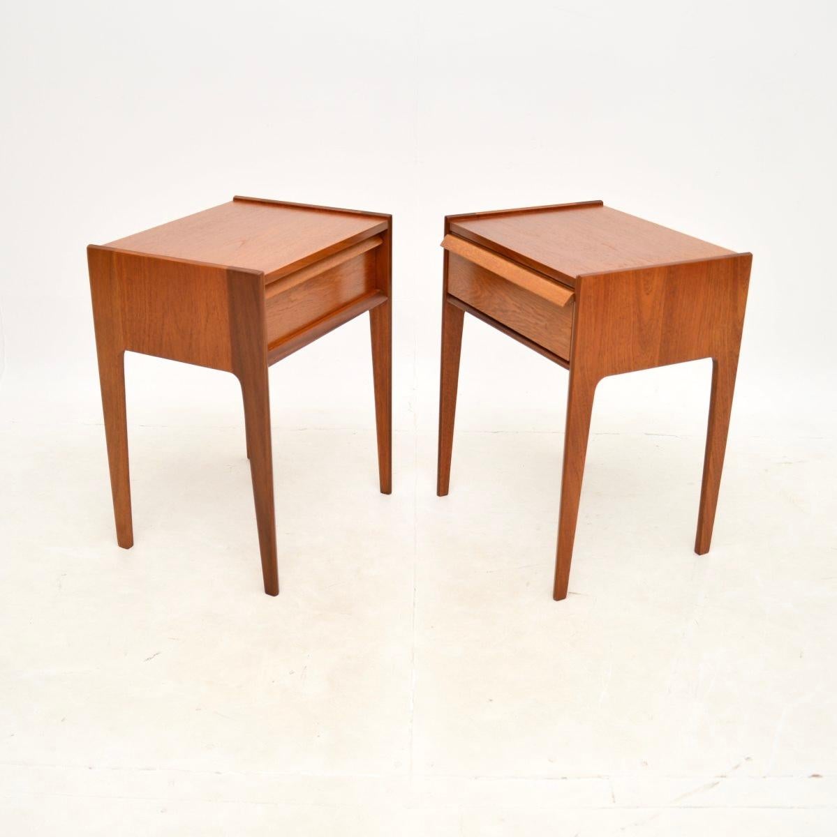 Mid-Century Modern Pair of Vintage Teak Bedside Tables by Younger For Sale