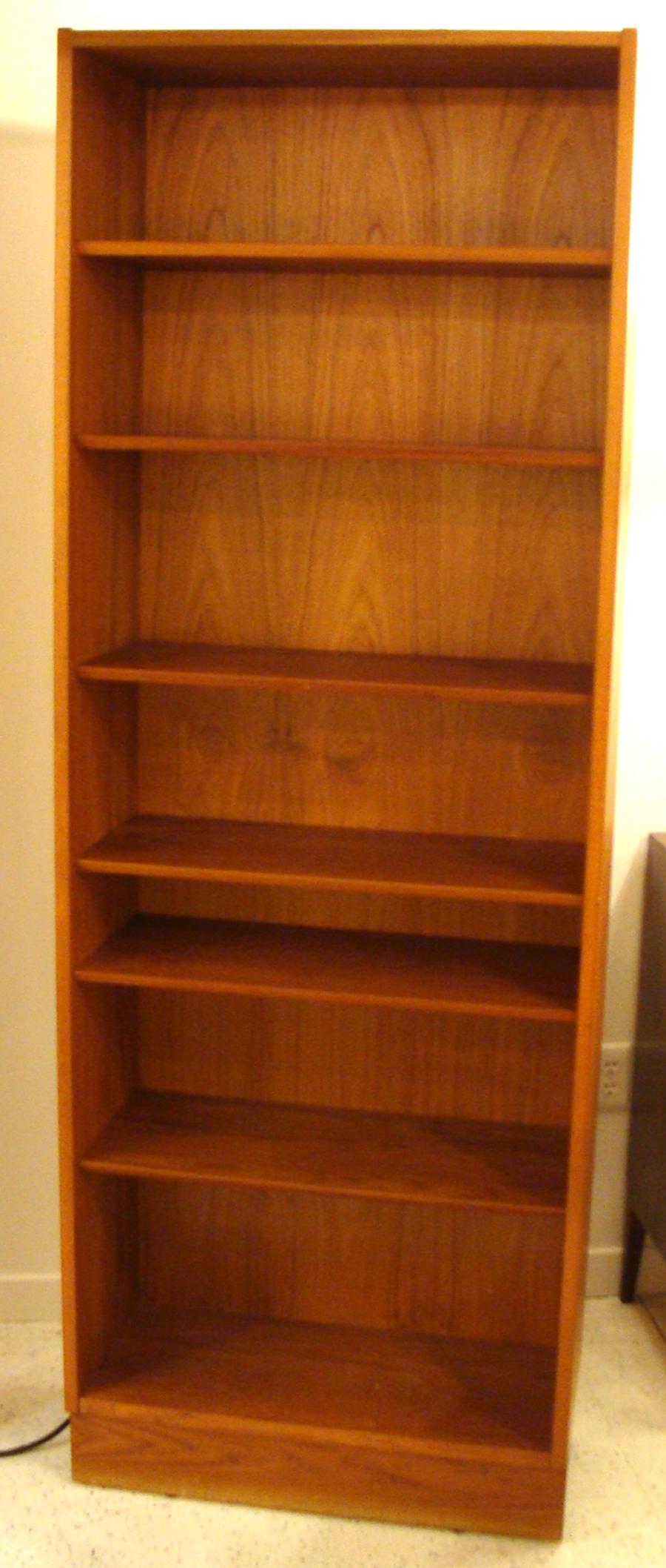 Note:  Hard-to-find matching pair of bookcases designed by Poul Hundevad, Denmark, ONE SHOWN.  

Six shelves in each unit.  Five are adjustable, one fixed (third one down from top). All original,
no repairs or structural damage. Good vintage