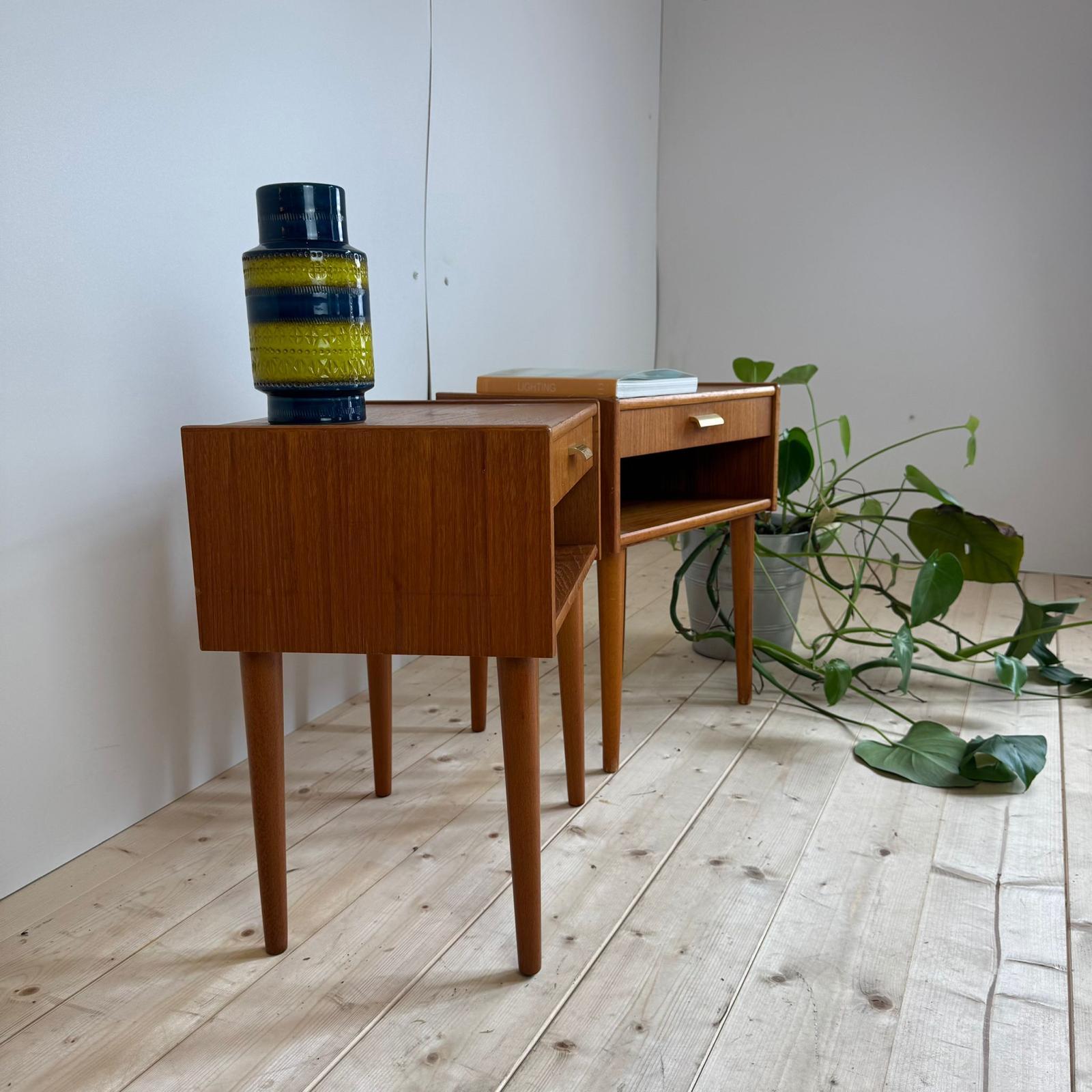 Impiallacciato Pair of vintage teak night stands, Denmark 1960 in vendita