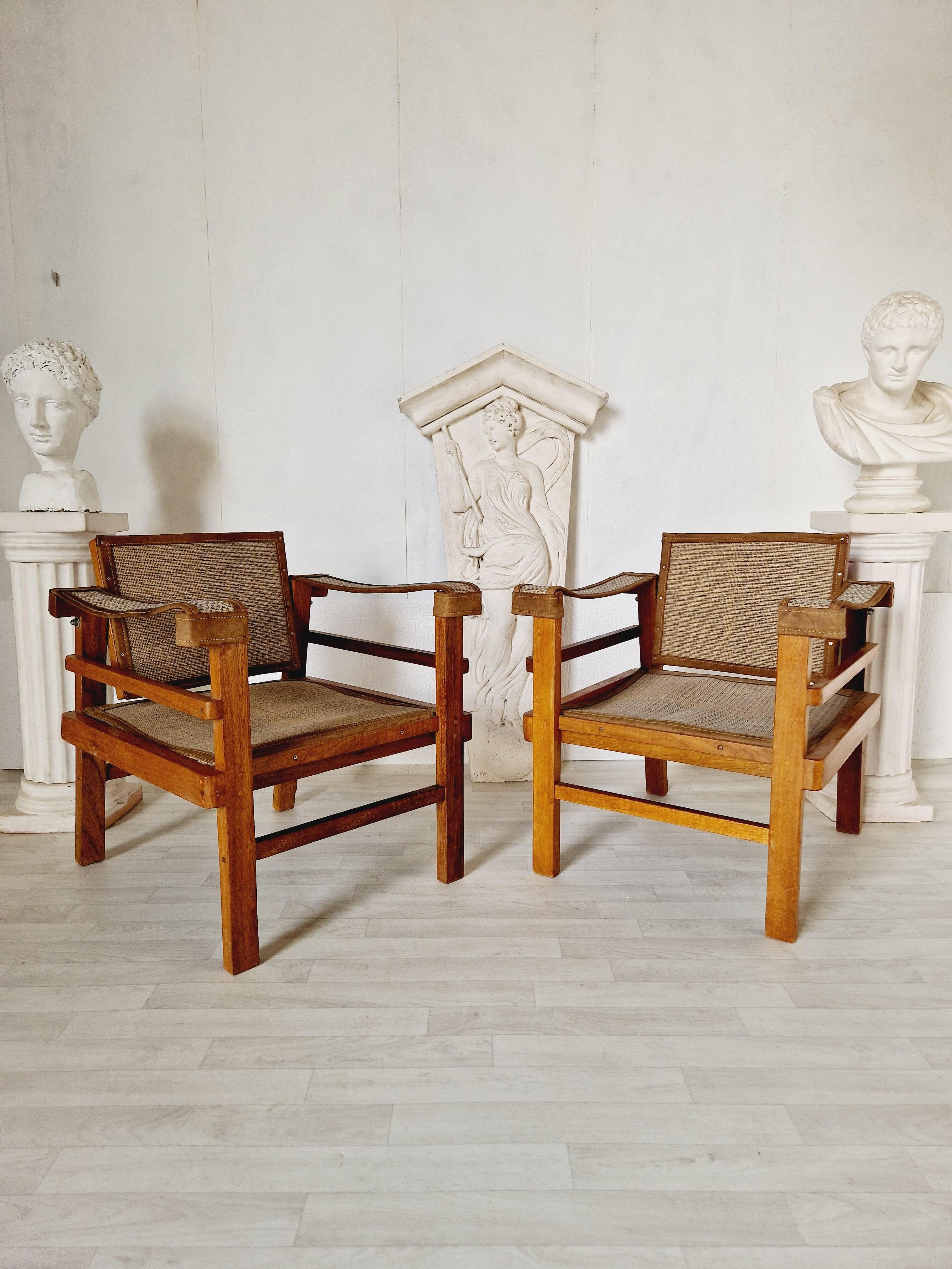 This pair of vintage armchairs is a beautiful addition to any room. With their square shape and adjustable features, they provide a comfortable seating experience. The Vintage chairs are made of high-quality leather and teak, with hessian upholstery