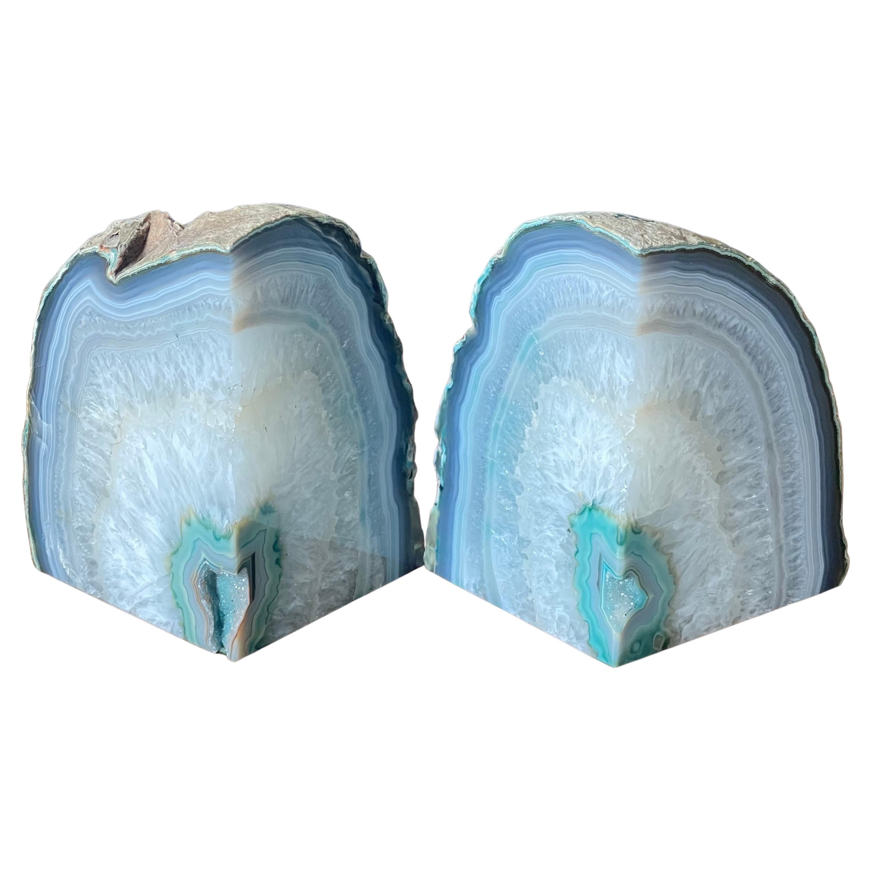 Versatile set of teal colored geode bookends, circa 1980s. The set is in very good vintage condition with no chips or cracks and measures 7.5