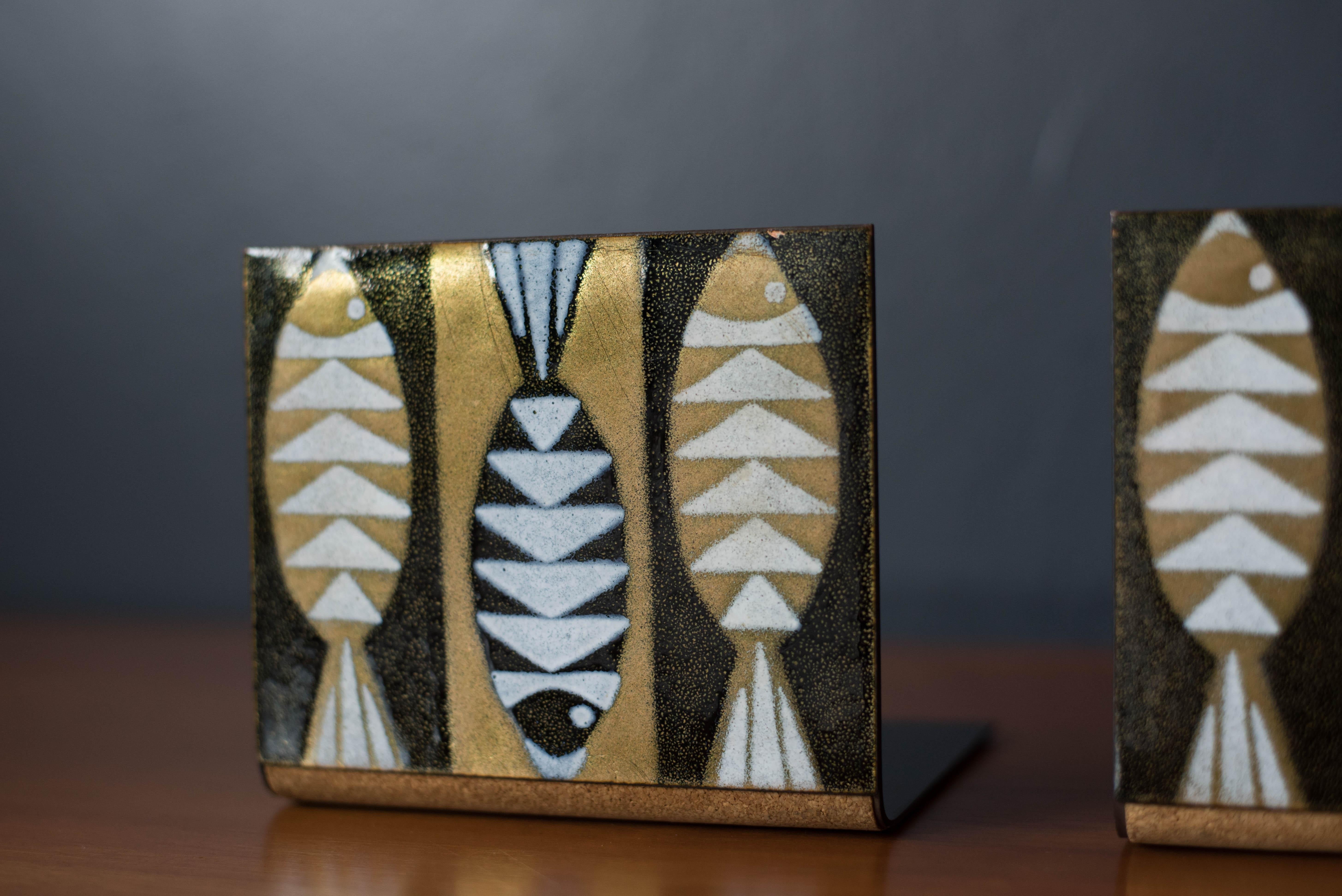 Pair of Vintage Textured Enamel Fish Bookends by Robert Wuersch In Good Condition In San Jose, CA