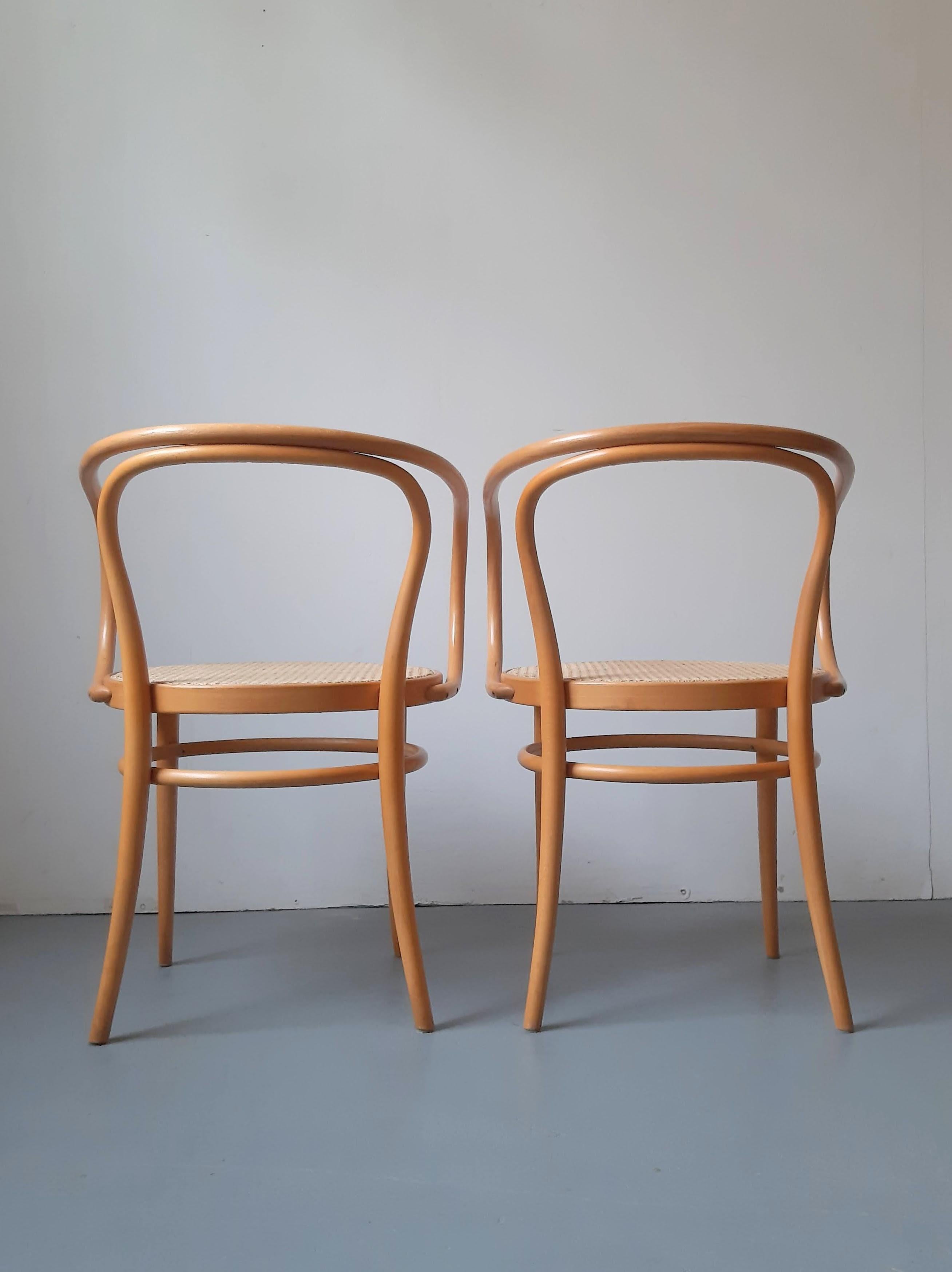Europeo Coppia di sedie Thonet '209' d'epoca Beeche e Cane in vendita