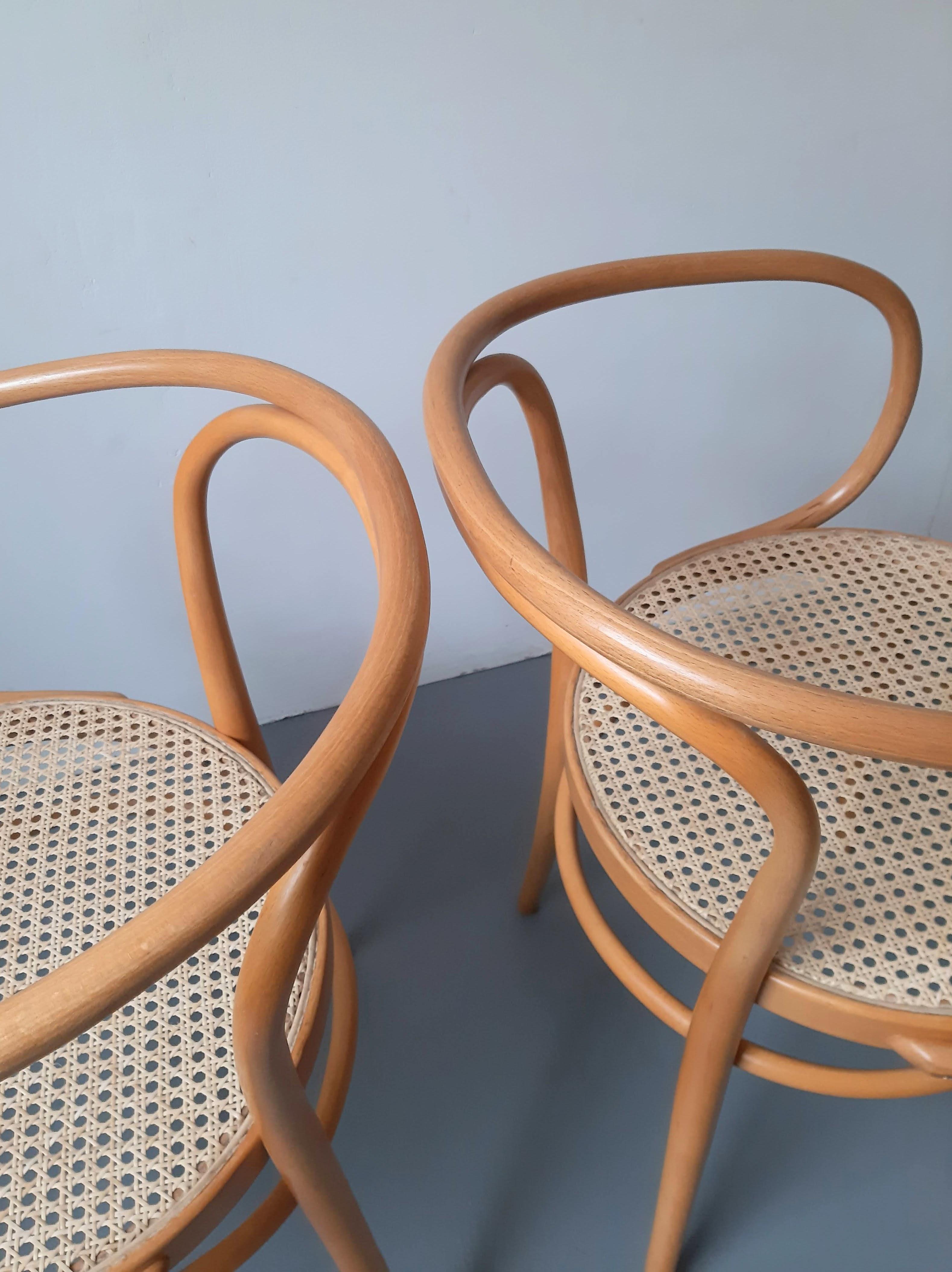 XX secolo Coppia di sedie Thonet '209' d'epoca Beeche e Cane in vendita