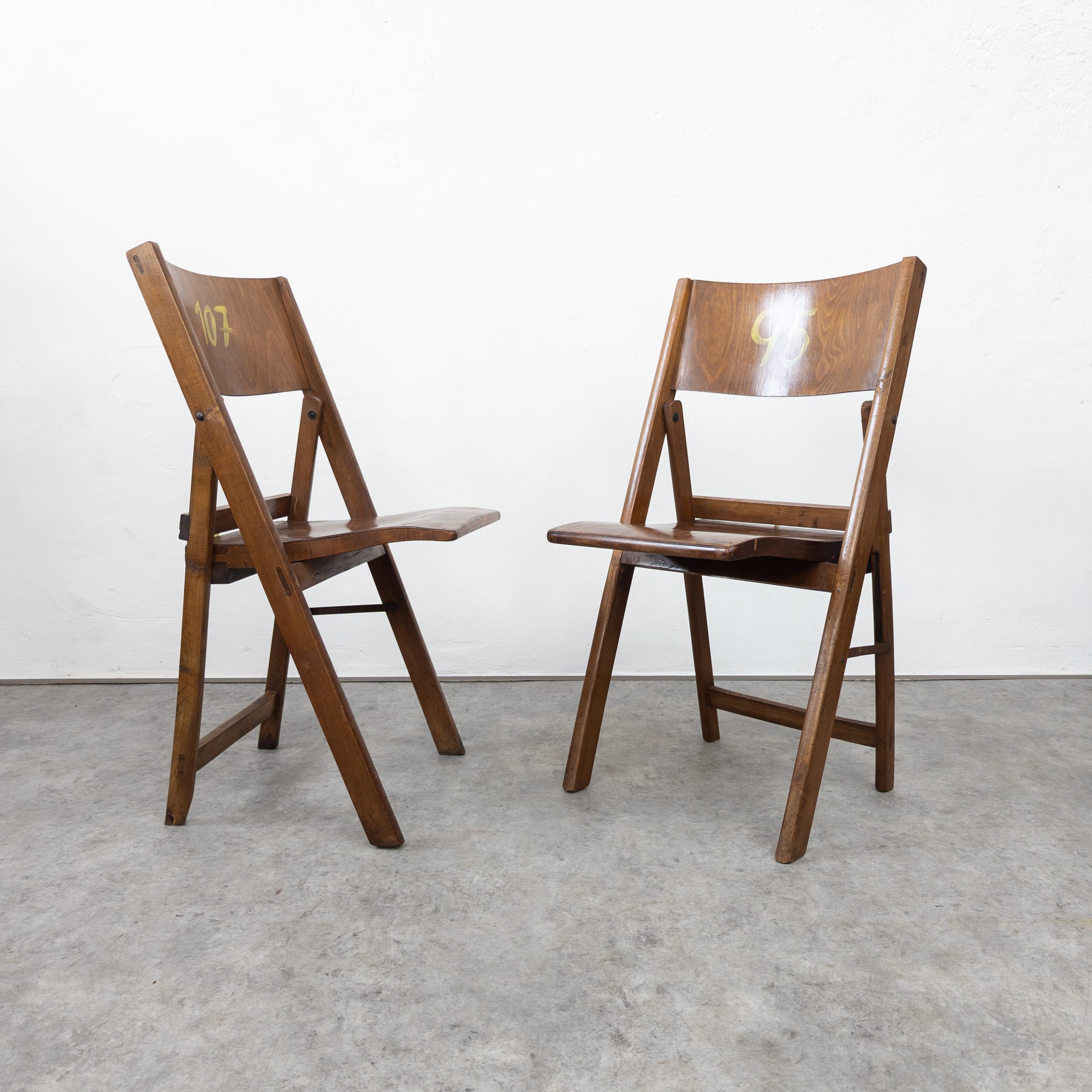 Pair of vintage Thonet folding chairs 1930s In Good Condition For Sale In PRAHA 5, CZ