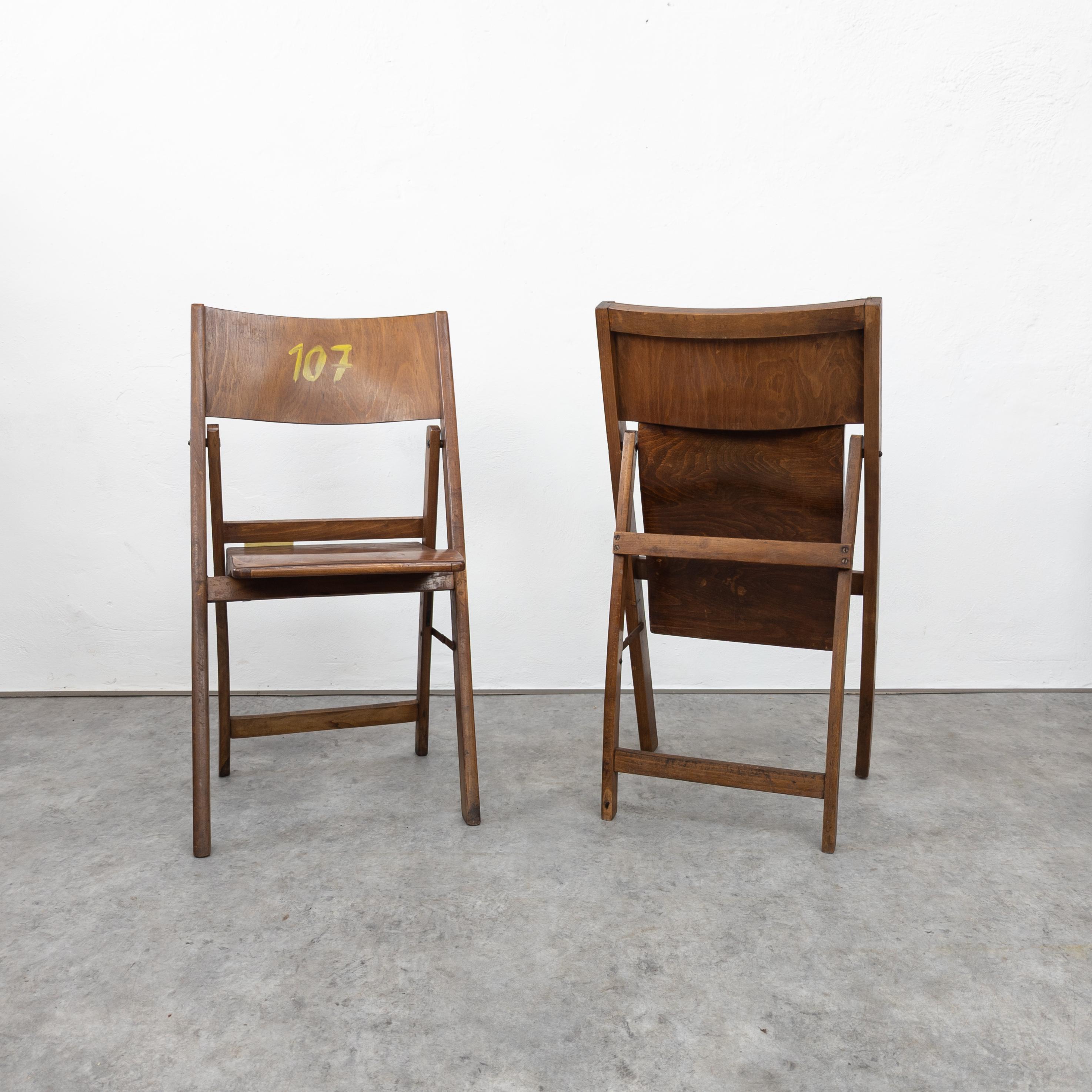 Beech Pair of vintage Thonet folding chairs 1930s For Sale