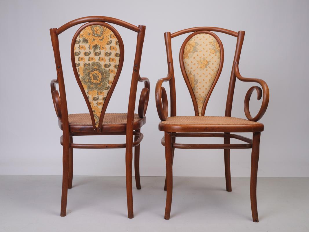 Pair of Vintage Thonet High Chairs with Armrests In Excellent Condition For Sale In Alessandria, Piemonte