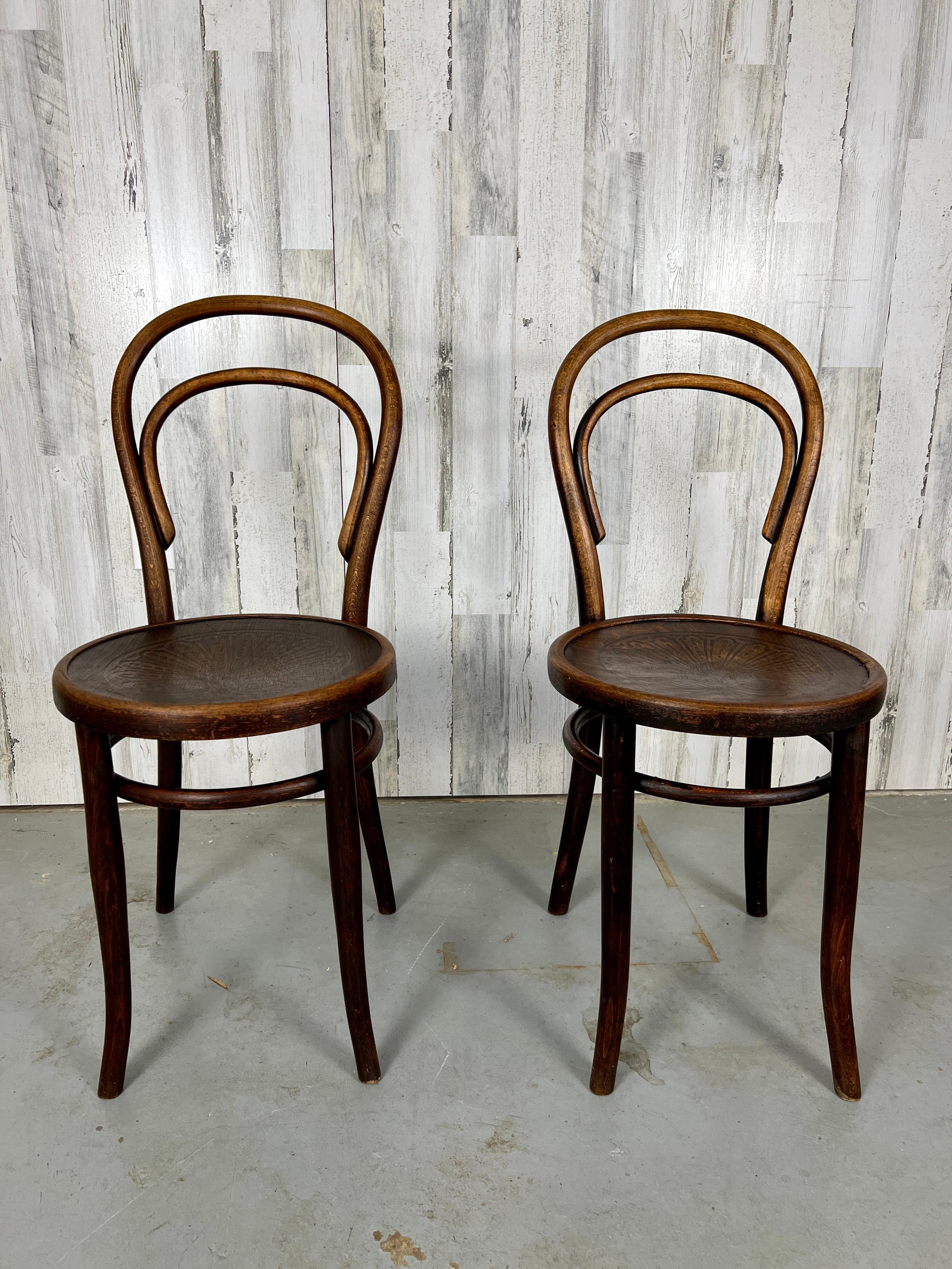 Pair of Vintage Thonet No.14 Bentwood Chairs In Good Condition In Denton, TX