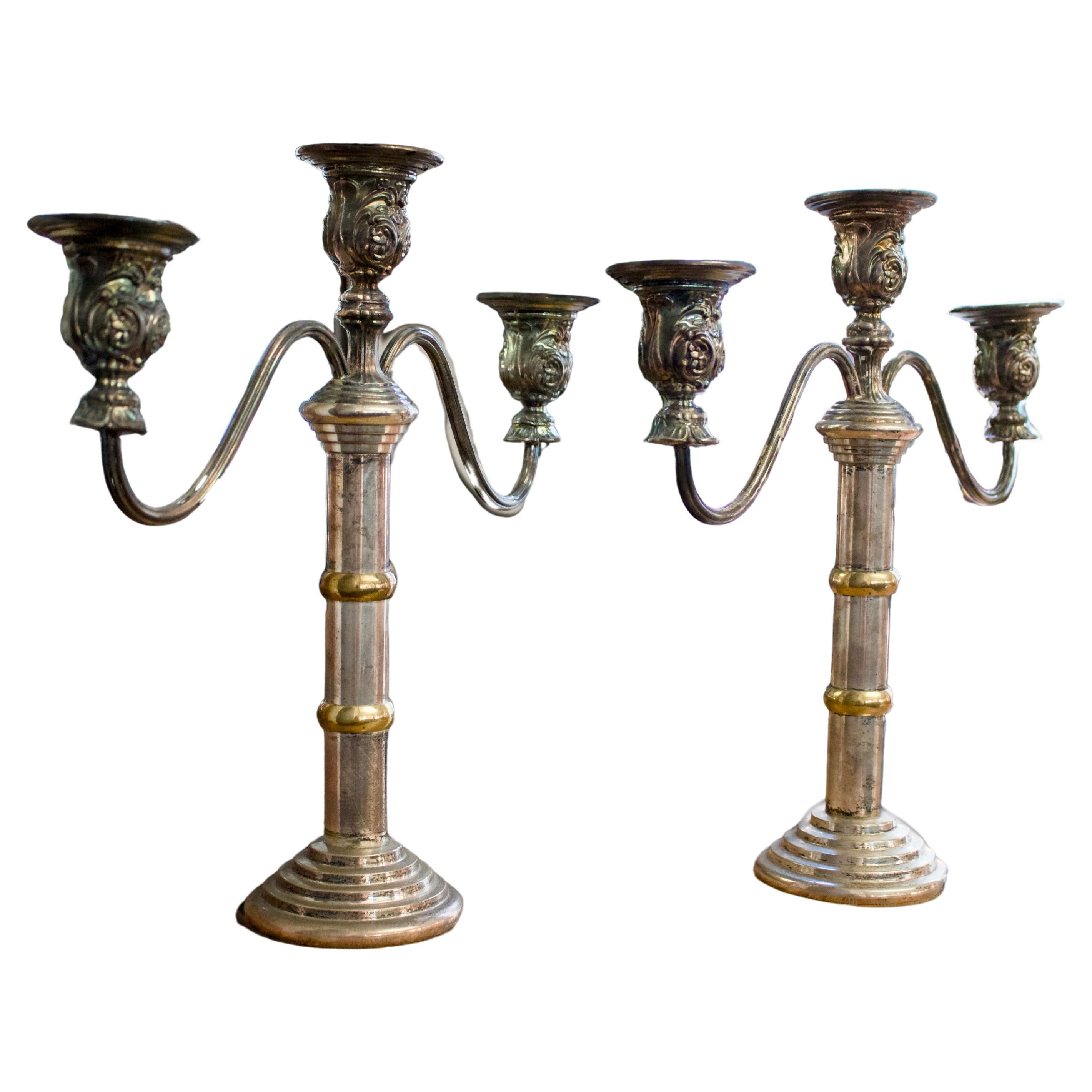 Paire de candélabres Vintage à trois branches, finition métallique vieillie