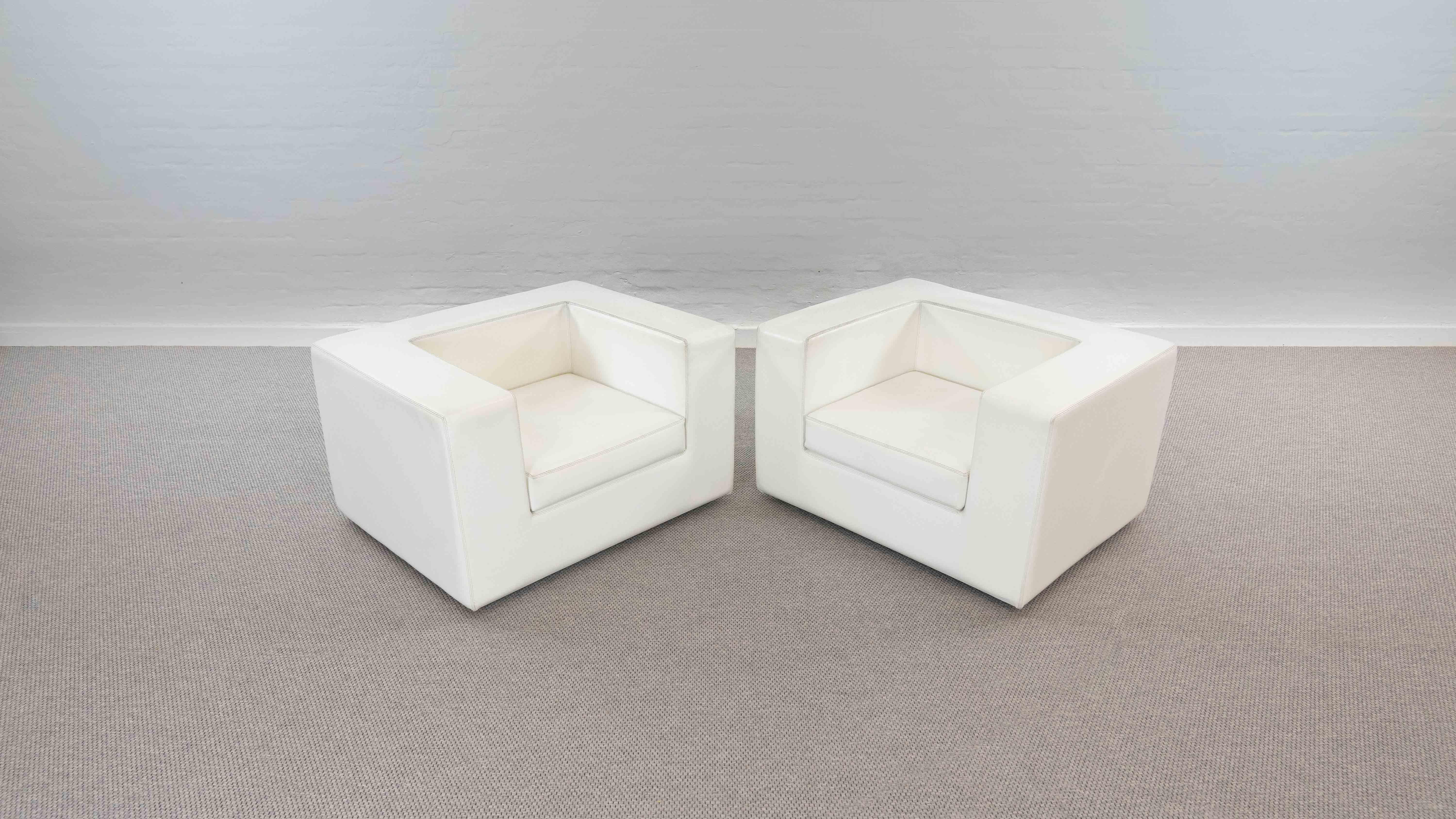 Pair of Vintage Throw Away Armchairs by Willie Landels for Zanotta, White Vinyl For Sale 9