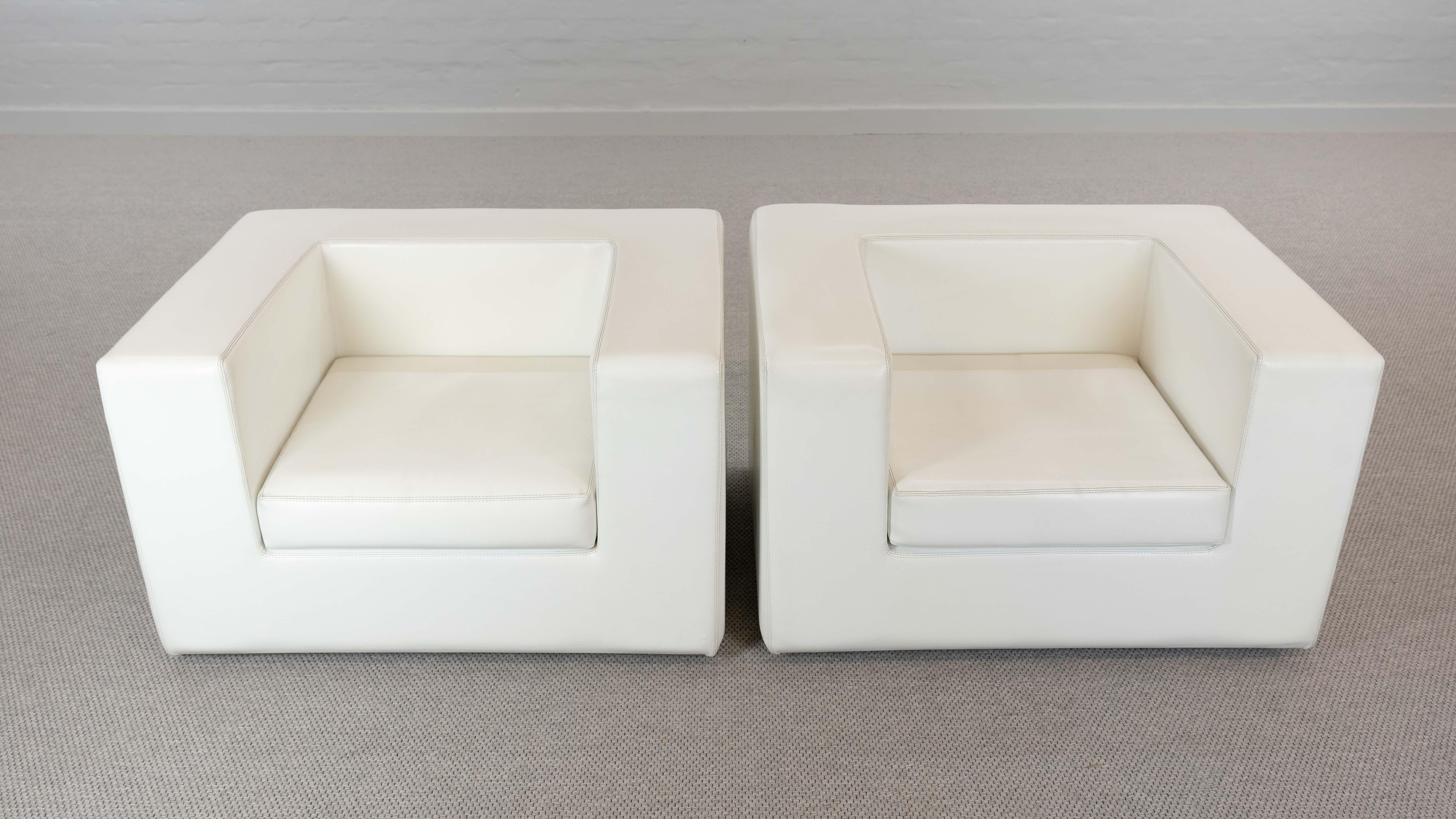 Pair of Vintage Throw Away Armchairs by Willie Landels for Zanotta, White Vinyl For Sale 10