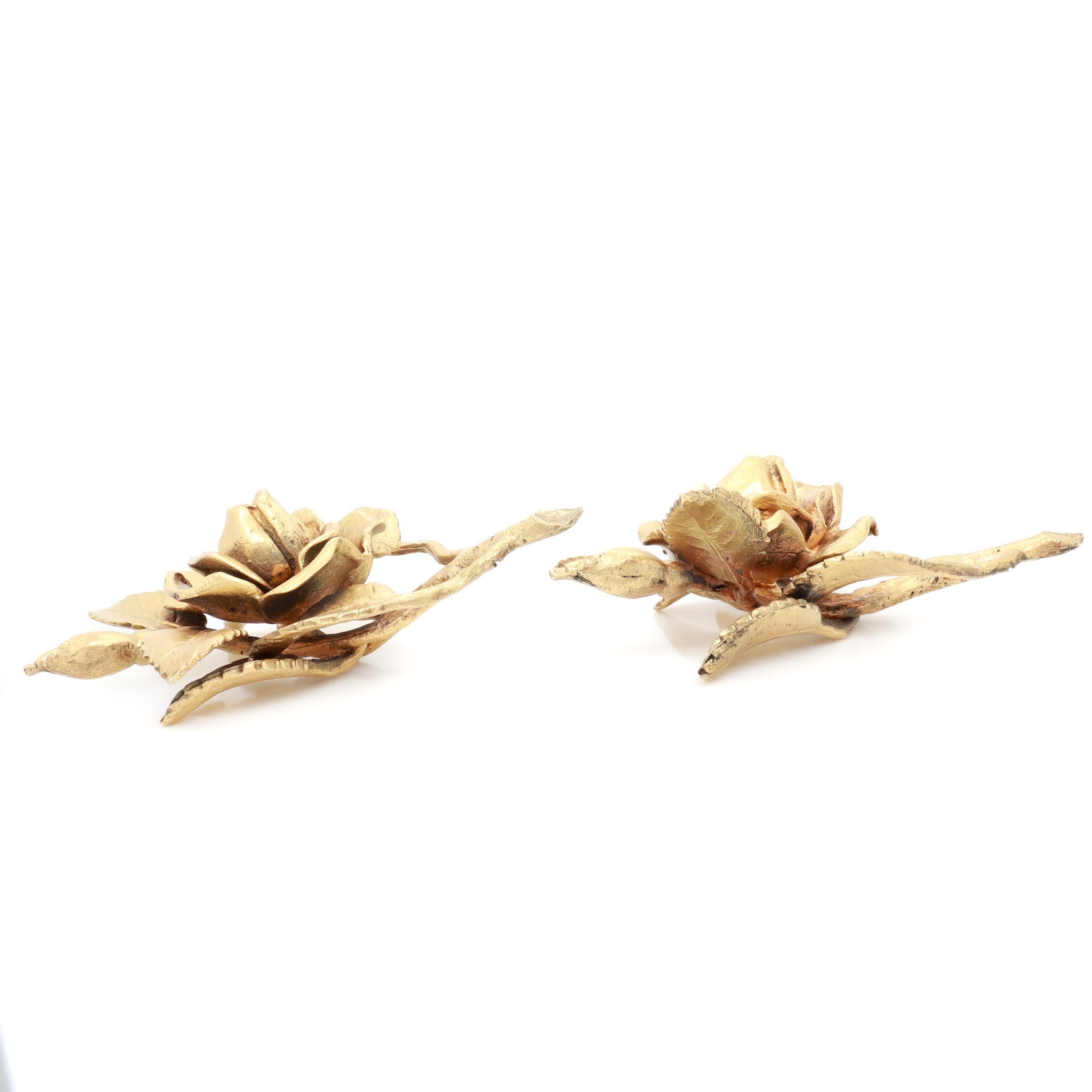 20th Century Pair of Vintage Tiffany & Co. Gilt Sterling Silver Rose Bud Placecard Holders For Sale