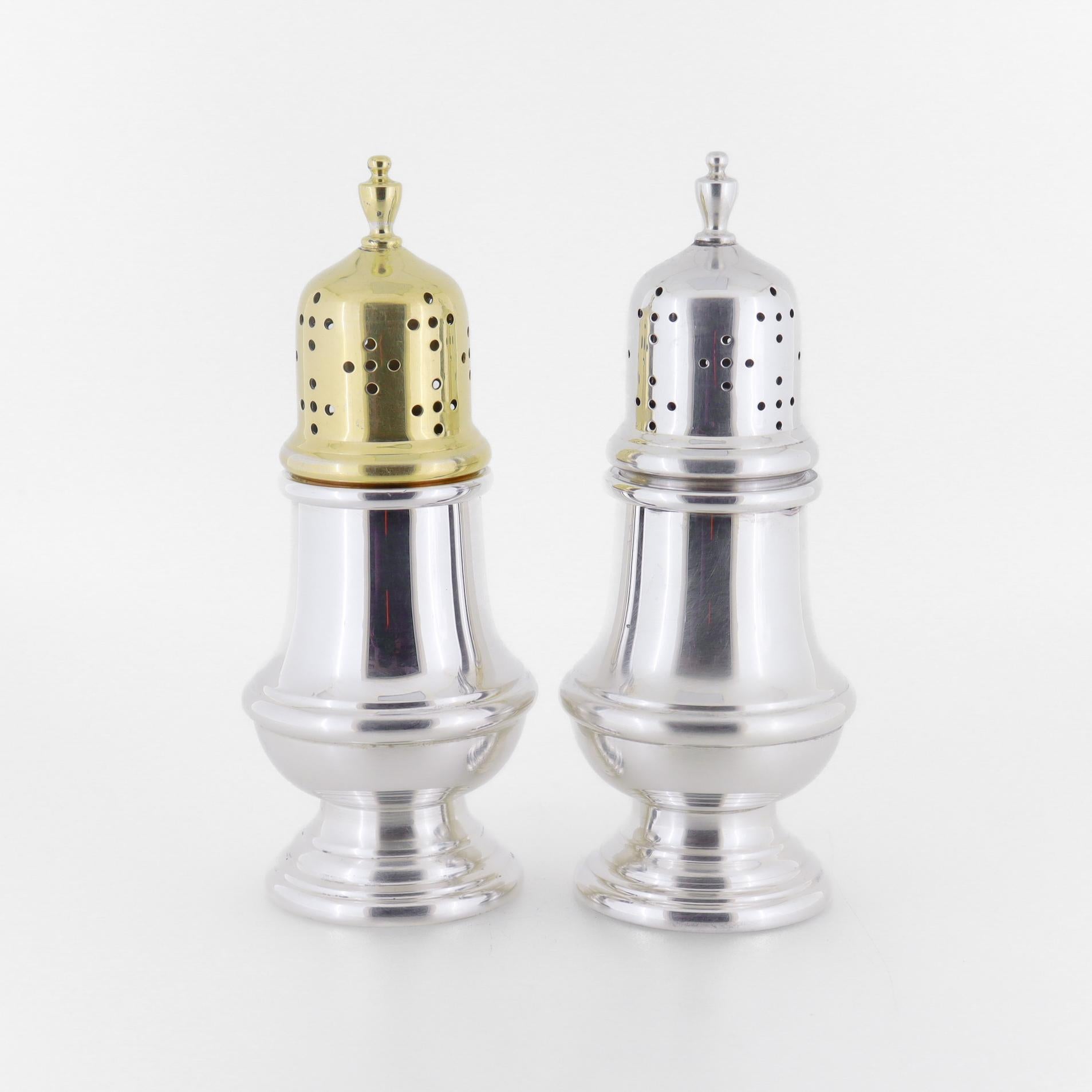 A fine pair of silver salt & pepper shakers.

By Tiffany & Co.

In sterling silver.

The salt shaker with a gilt lid & interior to prevent corrosion.

Marked to the base of both shakers with Tiffany & Co. / Sterling / 403. The salt shaker also
