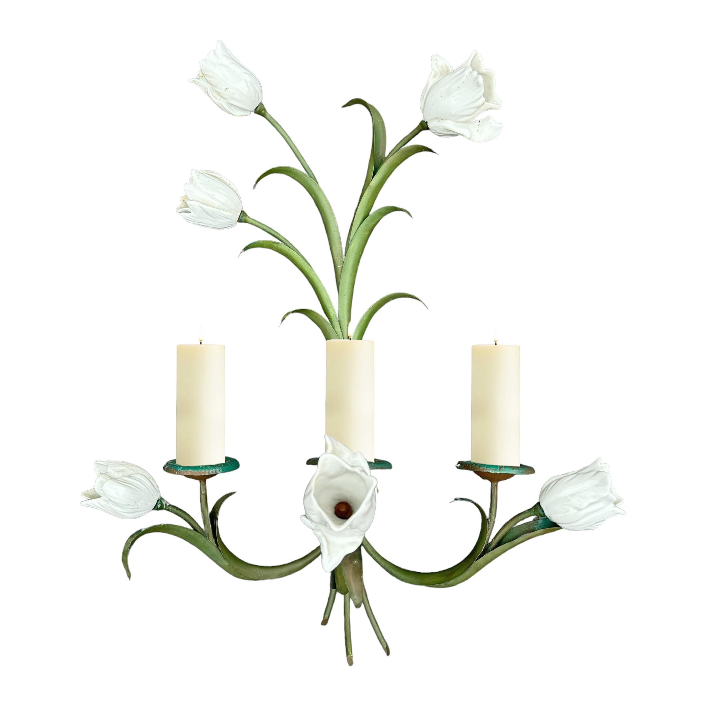 Americano Coppia di candelabri a tulipano in porcellana e tole d'epoca in vendita