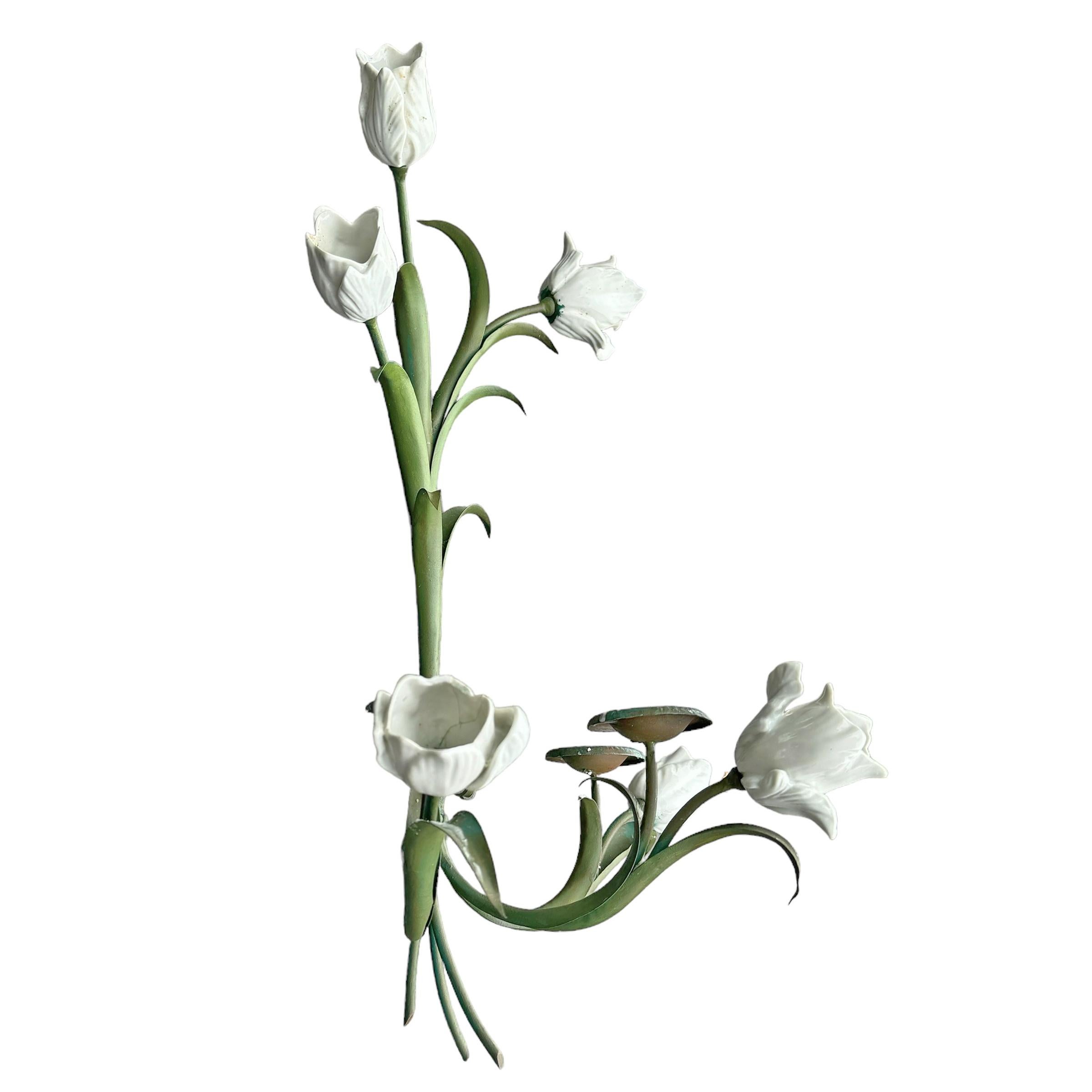 Acciaio Coppia di candelabri a tulipano in porcellana e tole d'epoca in vendita