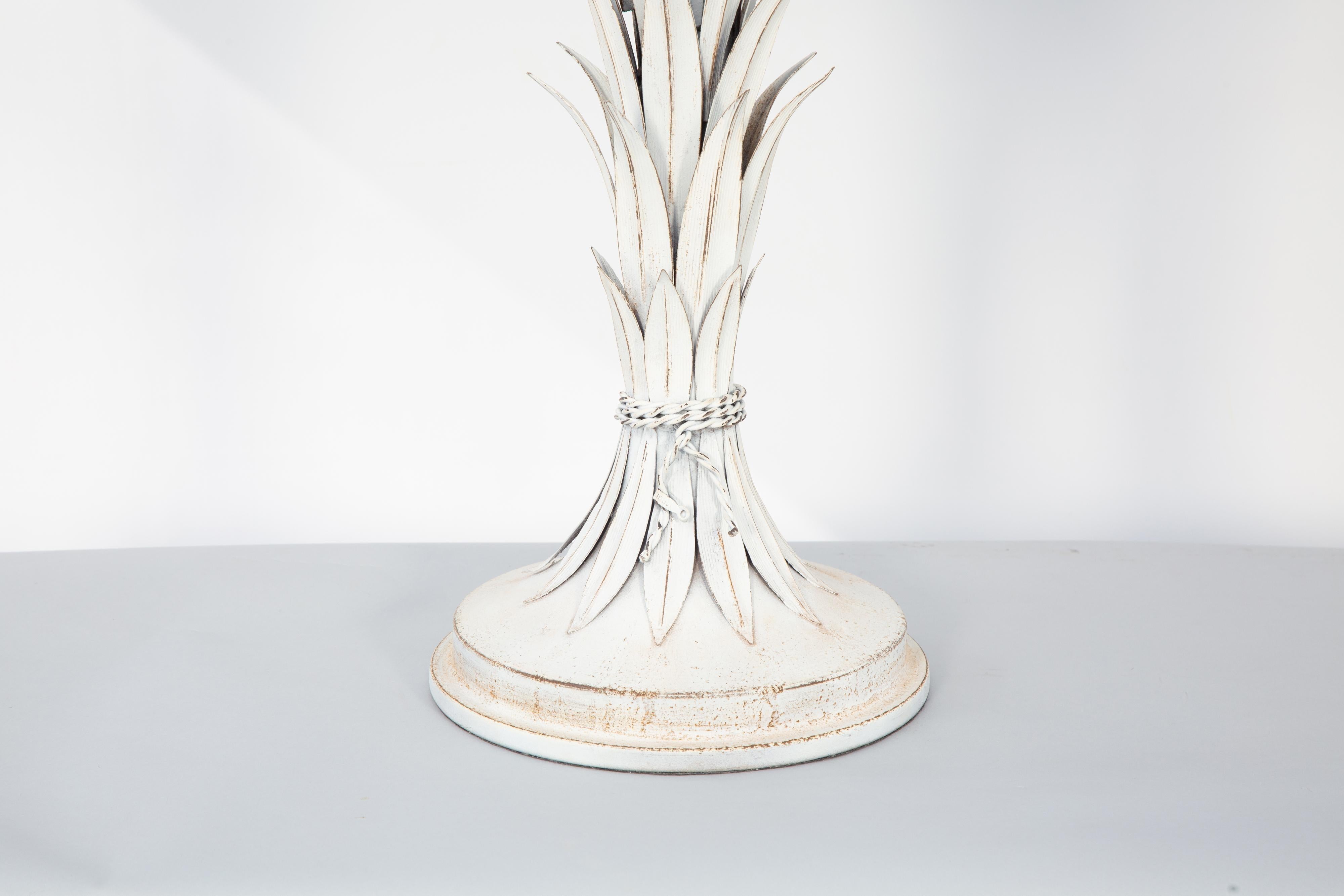 Coppia di lampade in fronde di palma di Tole d'epoca in vendita 1