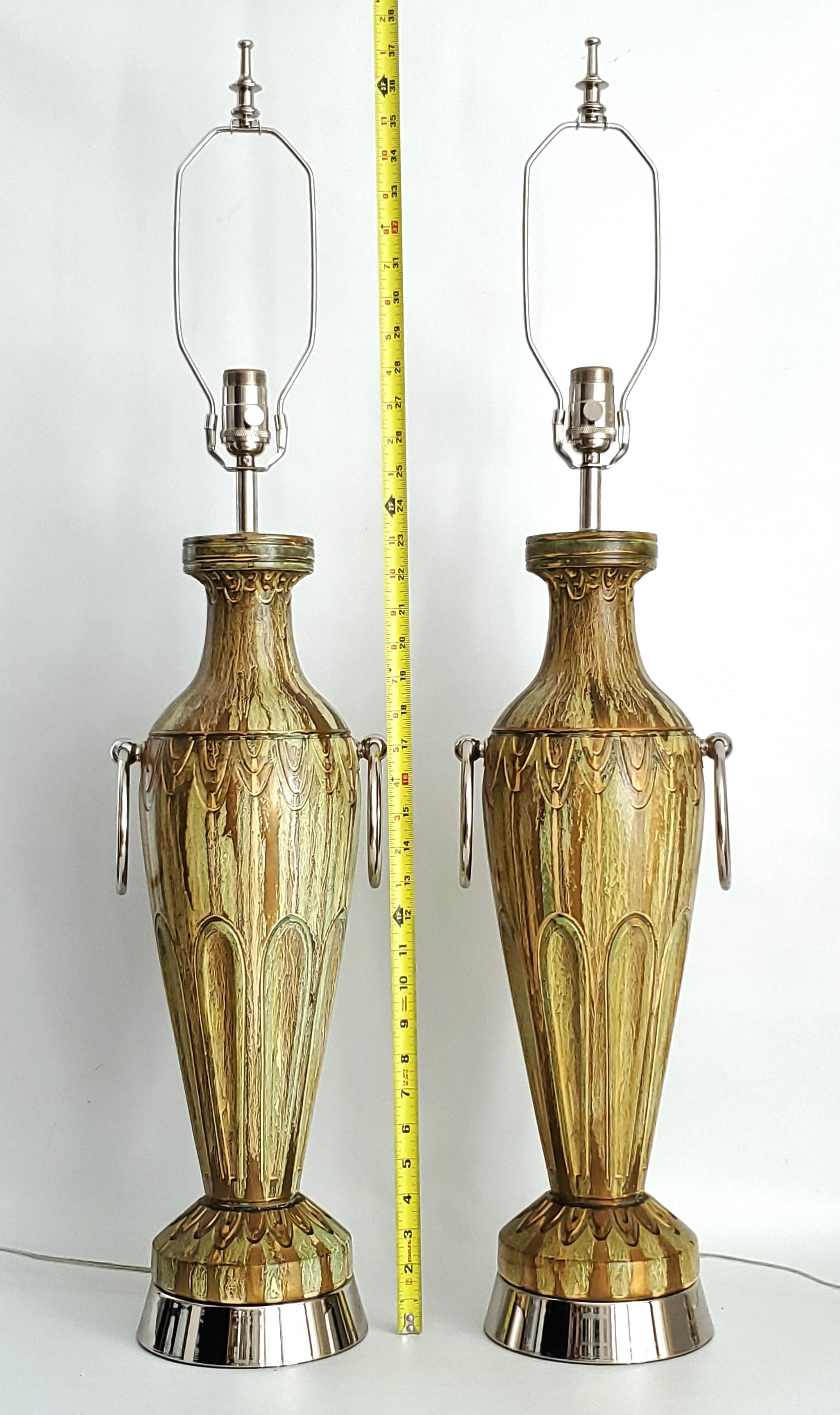 Mid-Century Modern Pair of Vintage Tommi Parzinger Style Gold and Green Painted Ceramic Table Lamps For Sale
