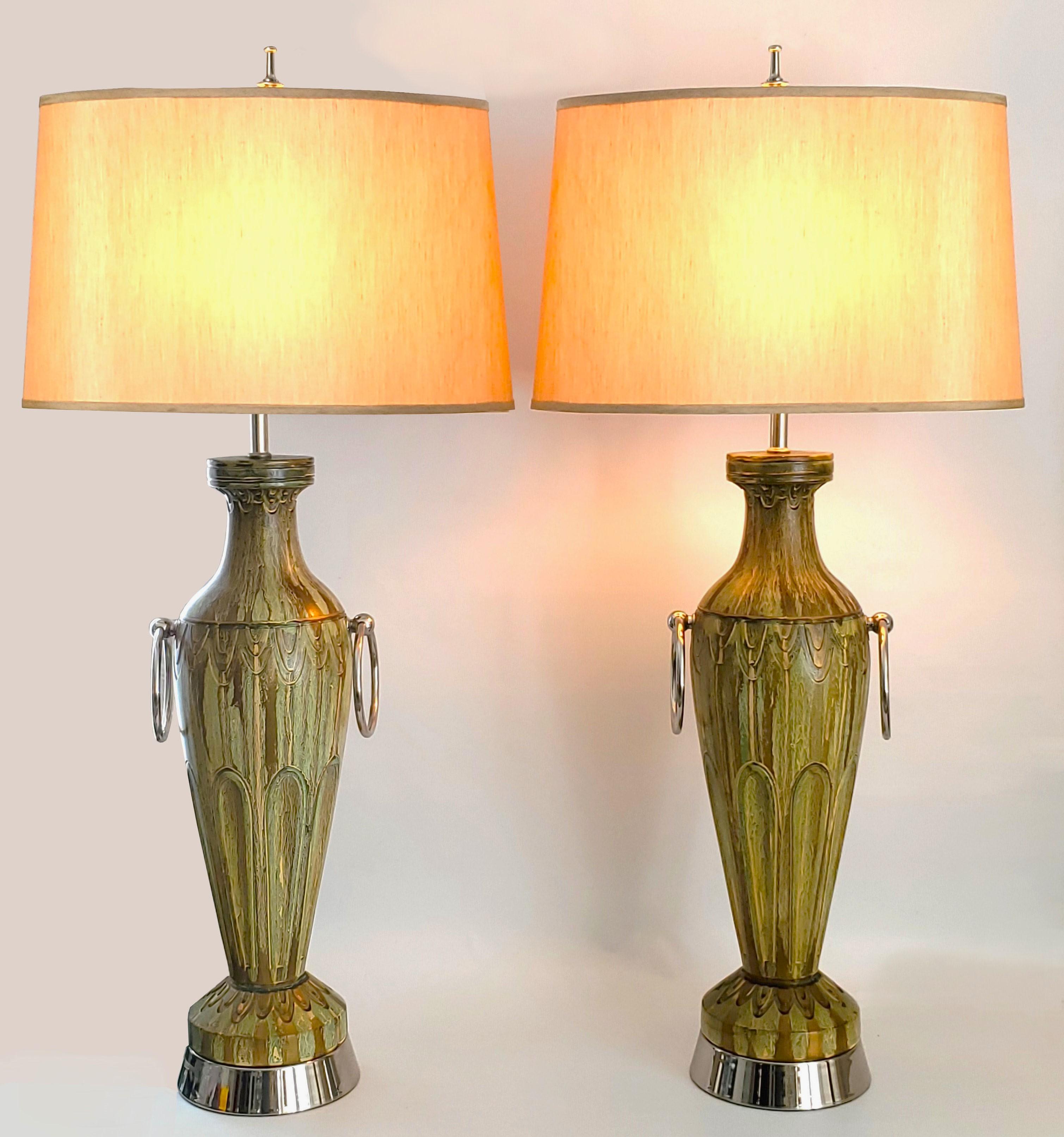 Hand-Painted Pair of Vintage Tommi Parzinger Style Gold and Green Painted Ceramic Table Lamps For Sale