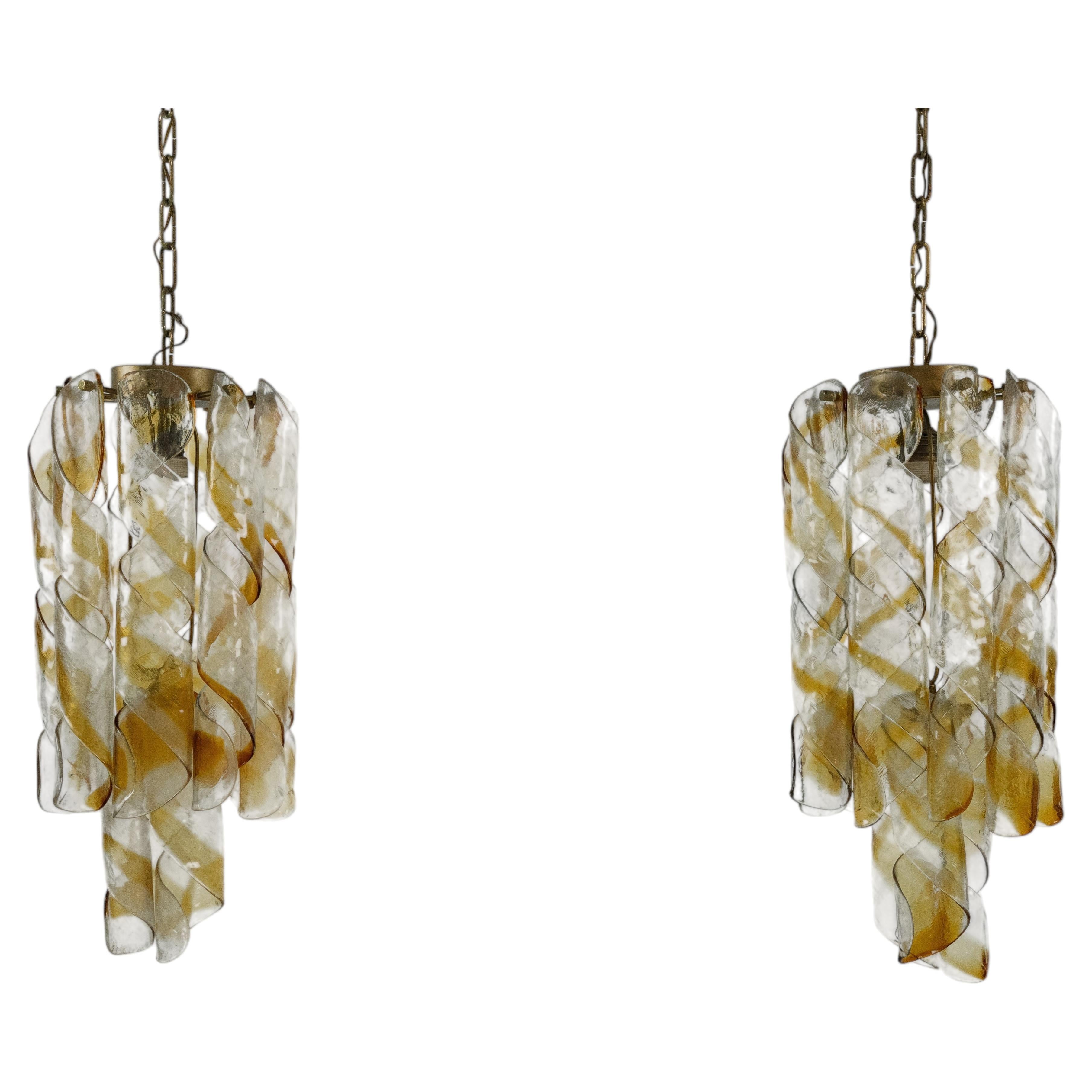 Coppia di lampadari vintage “Torciglione” in vetro di Murano firmati Mazzega. Italia anni '70 in vendita