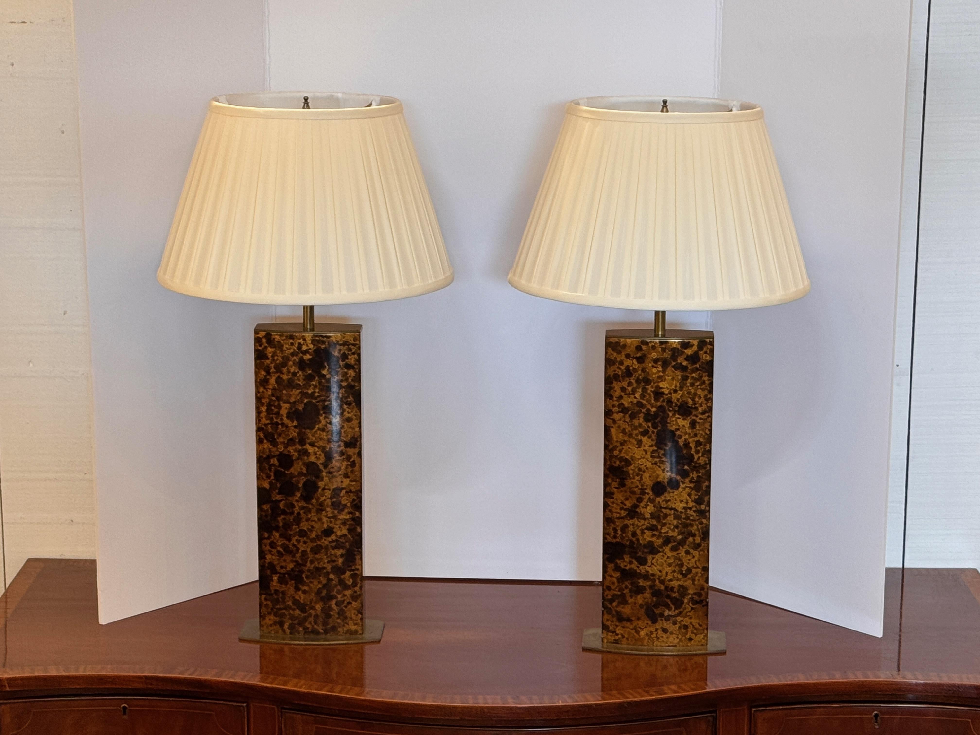 Paire de lampes vintage à finition tortue Bon état à Charlottesville, VA