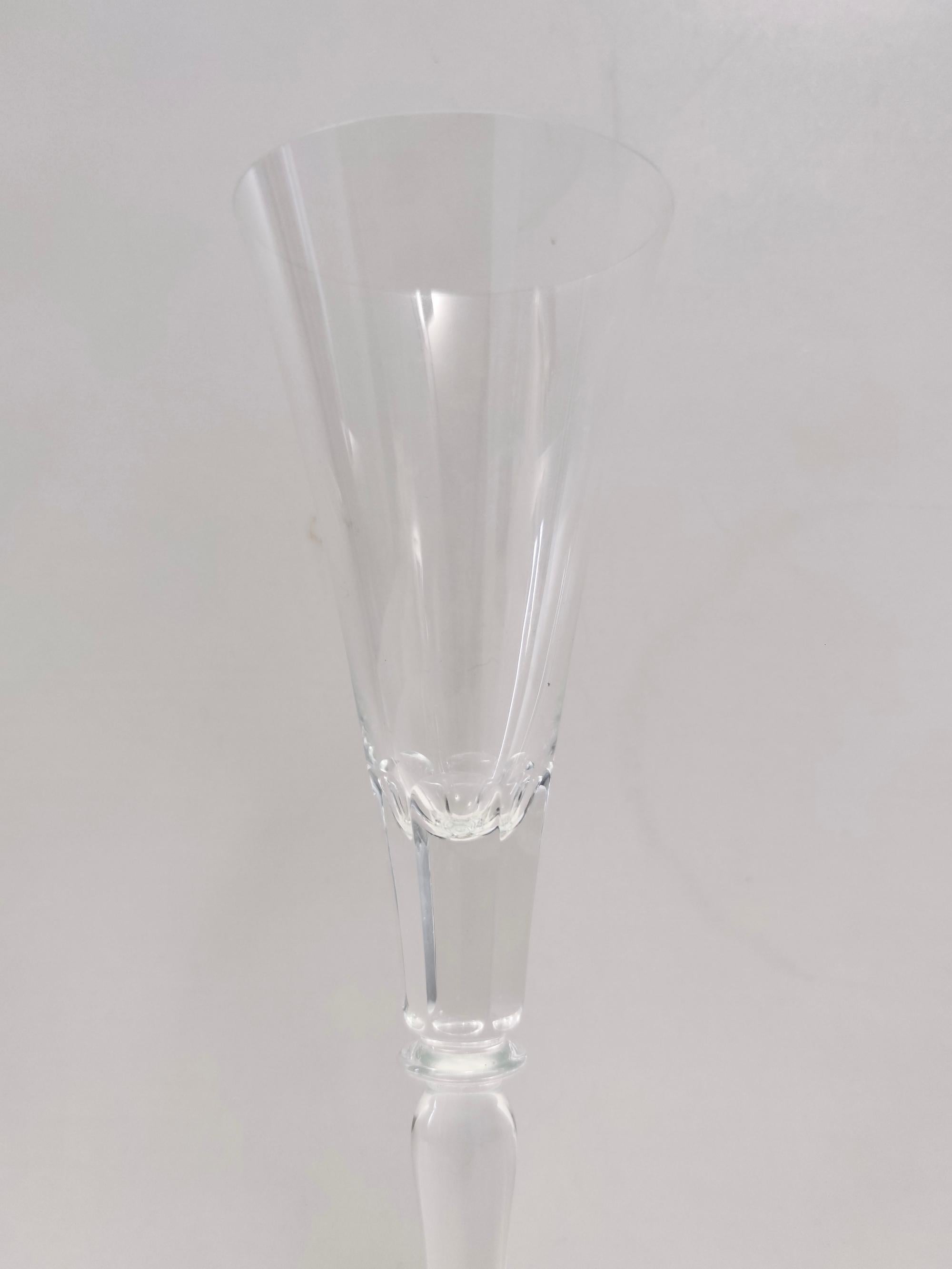 Pair of Vintage Transparent Crystal Flutes attributed to Baccarat In Excellent Condition For Sale In Bresso, Lombardy
