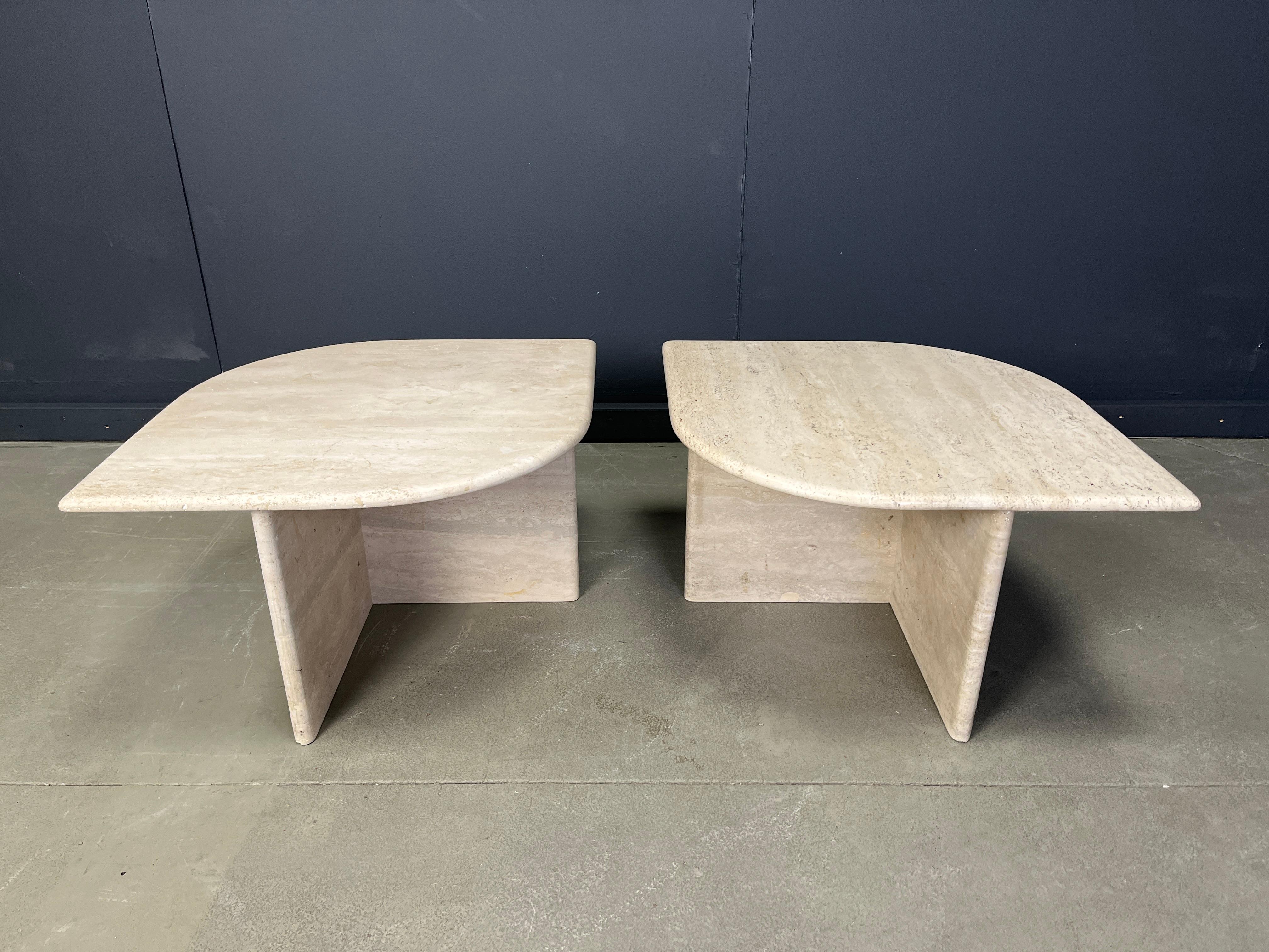 
Pair of 1970s italian travertine stone coffee tables or side tables.

Beautiful colour and pattern and nicely finished round table tops.

Good condition

1970s - italy

Dimensions:
Height: 40cm
Width: 90cm
Depth: 68cm

Ref.: 25041709