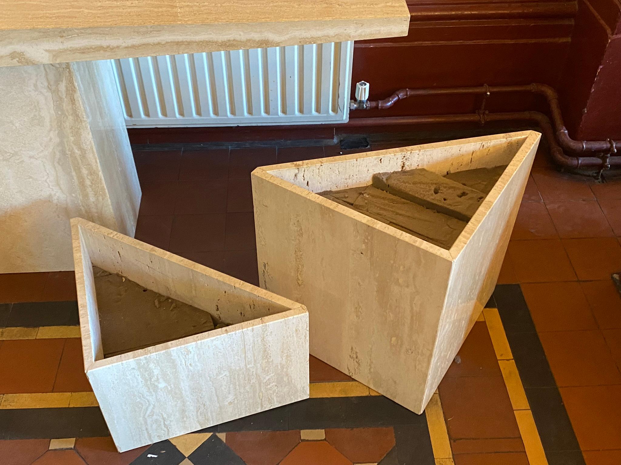 Pair of Triangular Travertine Planters, Italy, 1980s

Fabulous Pair of Post modern Travertine planters / jardinieres.  Triangular in shape, one is taller than the other.

Italian, Circa 1980s

Condition:  Good original condition 

Dimensions: 