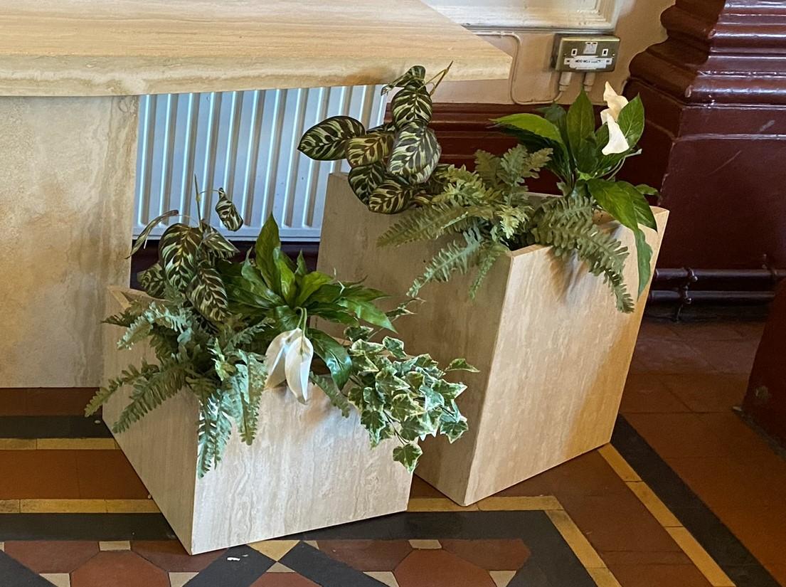Post-Modern Pair of Vintage Triangular Travertine Planters, Italy, 1980s For Sale