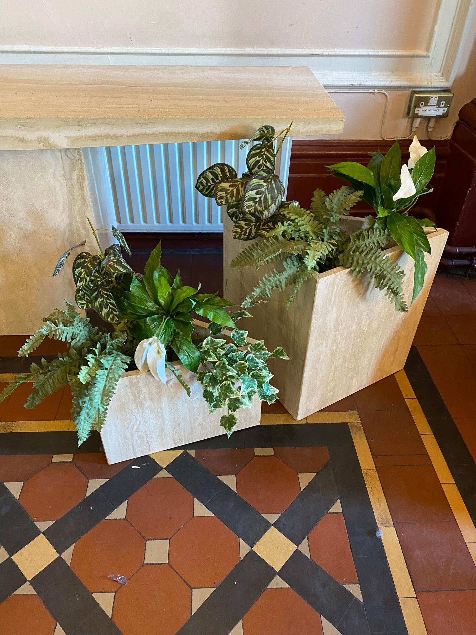 Polished Pair of Vintage Triangular Travertine Planters, Italy, 1980s For Sale