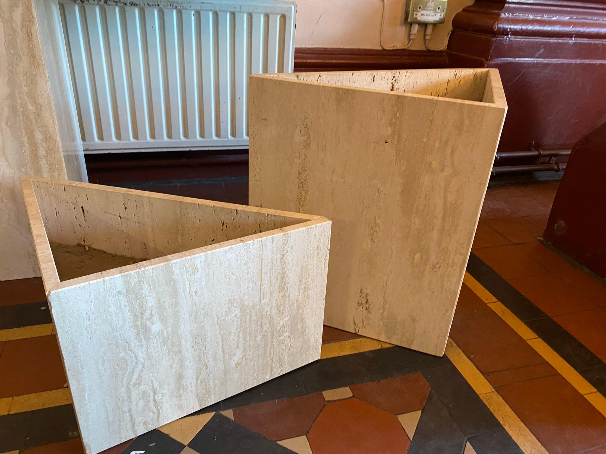 Pair of Vintage Triangular Travertine Planters, Italy, 1980s For Sale 1