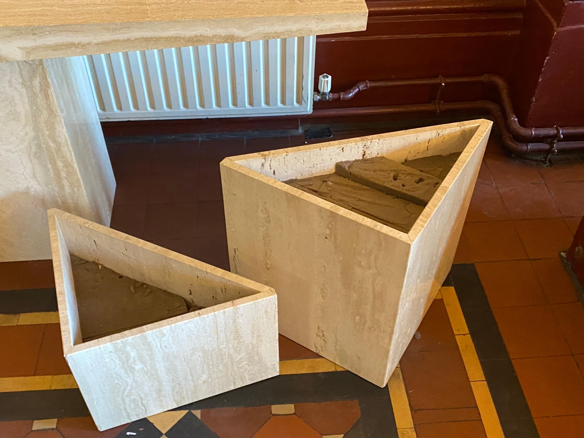Pair of Vintage Triangular Travertine Planters, Italy, 1980s For Sale 2