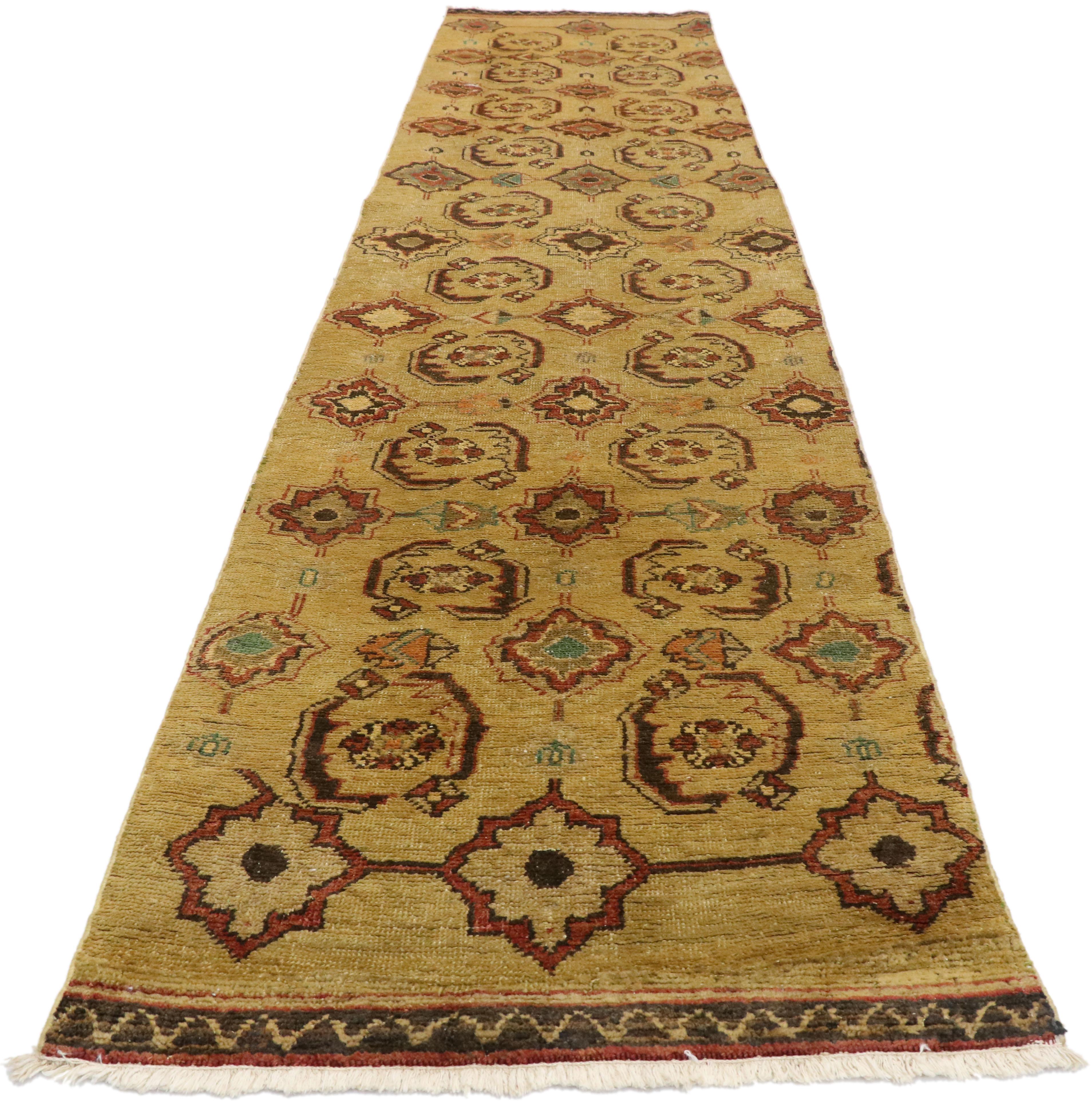 Paar türkische Oushak-Teppich-Läufer im rustikalen Arts and Crafts-Stil (Türkisch) im Angebot