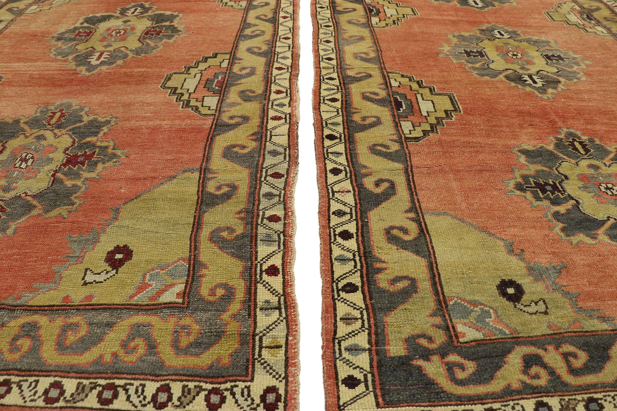 Paar türkische Oushak-Läufer im Vintage-Stil, passende Flur-Läufer im Zustand „Gut“ im Angebot in Dallas, TX