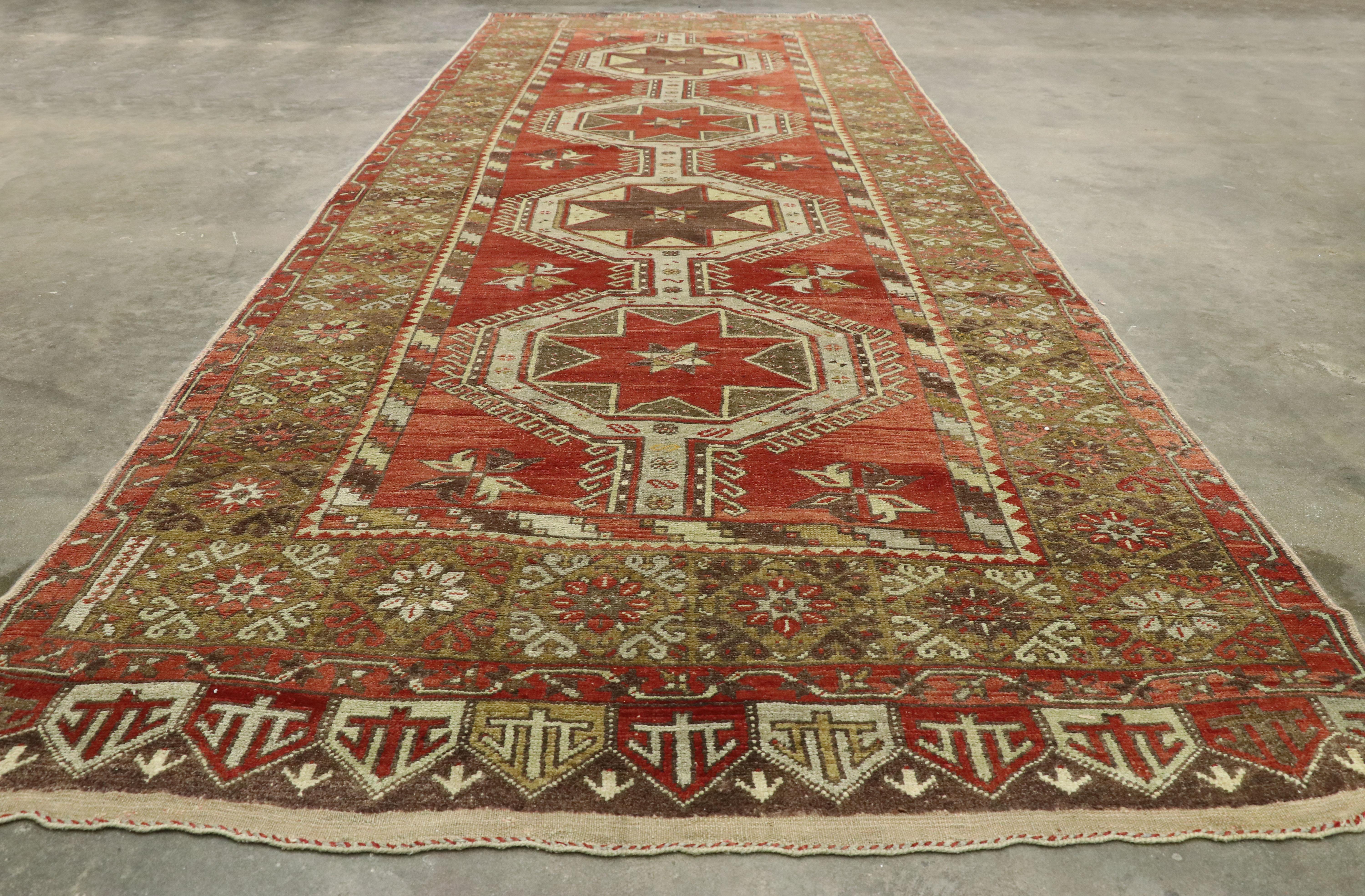 Coppia di tappeti turchi d'epoca Oushak Gallery con stile moderno di metà secolo in vendita 2