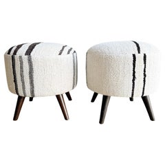 Paire d'ottomans vintage en tapis turc