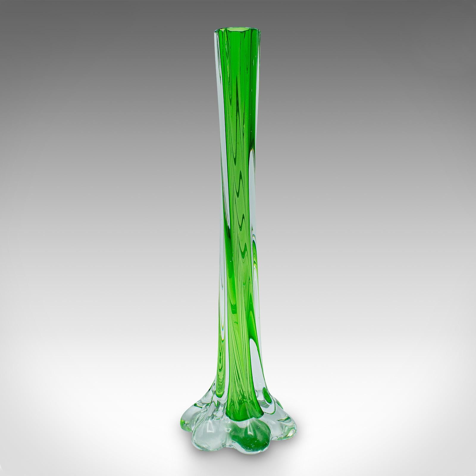 Paar Vintage Twist Stem Vasen, Französisch, Kunstglas, Blumenhülse, Mitte des Jahrhunderts (Moderne der Mitte des Jahrhunderts) im Angebot