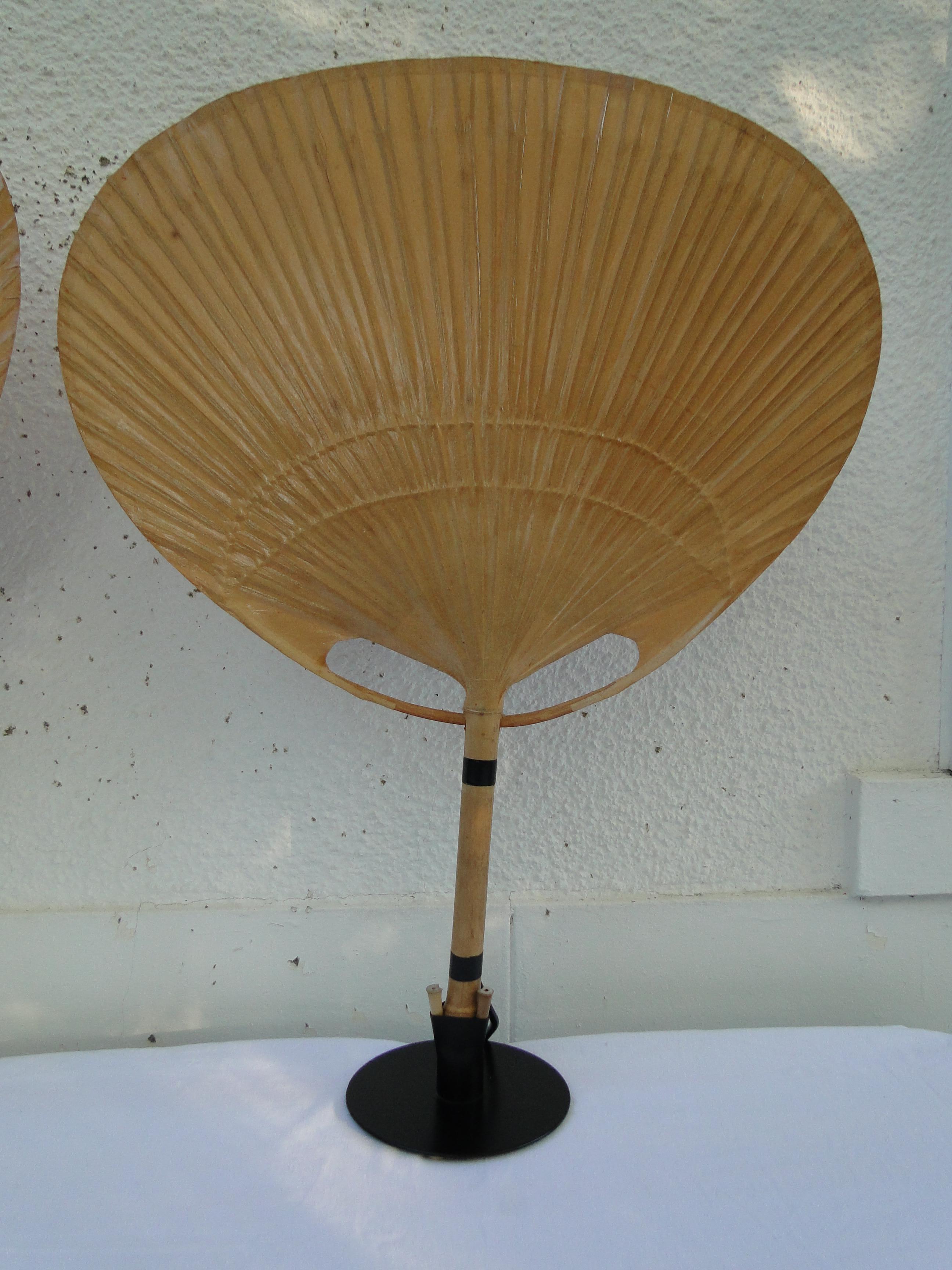Coppia di lampade da tavolo o da parete d'epoca di Uchiwa Ingo Maurer per M Design.  Germania anni '70 in vendita 4
