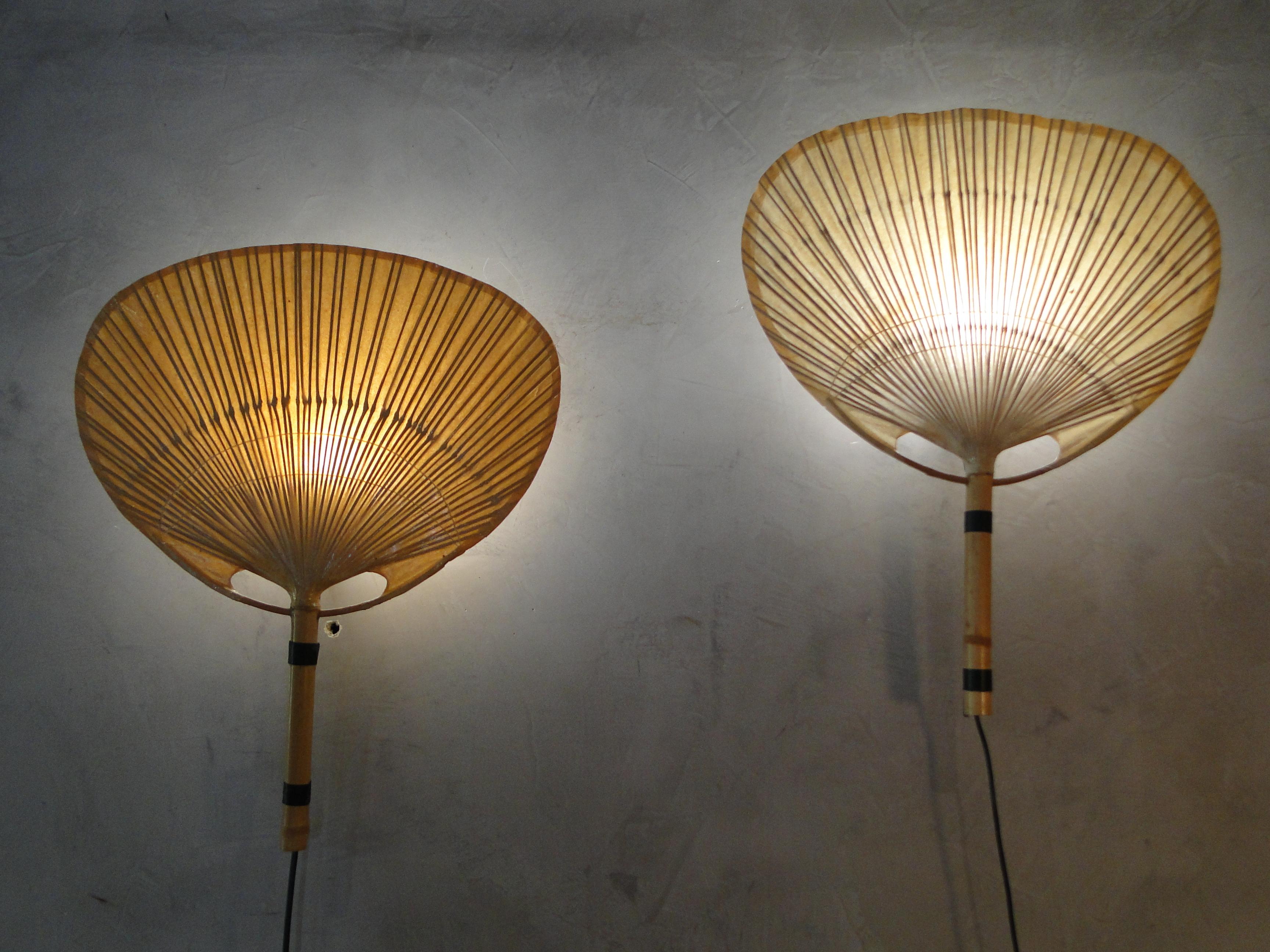 Mur d'Uchiwa  Les lampes ont été fabriquées à la main à partir de bambou, d'osier et de papier de riz japonais.
L'intérêt d'Ingo Maurer pour le papier destiné aux abat-jour est lié à son intérêt pour le Japon.
De 1973 à 1975, il a produit diverses