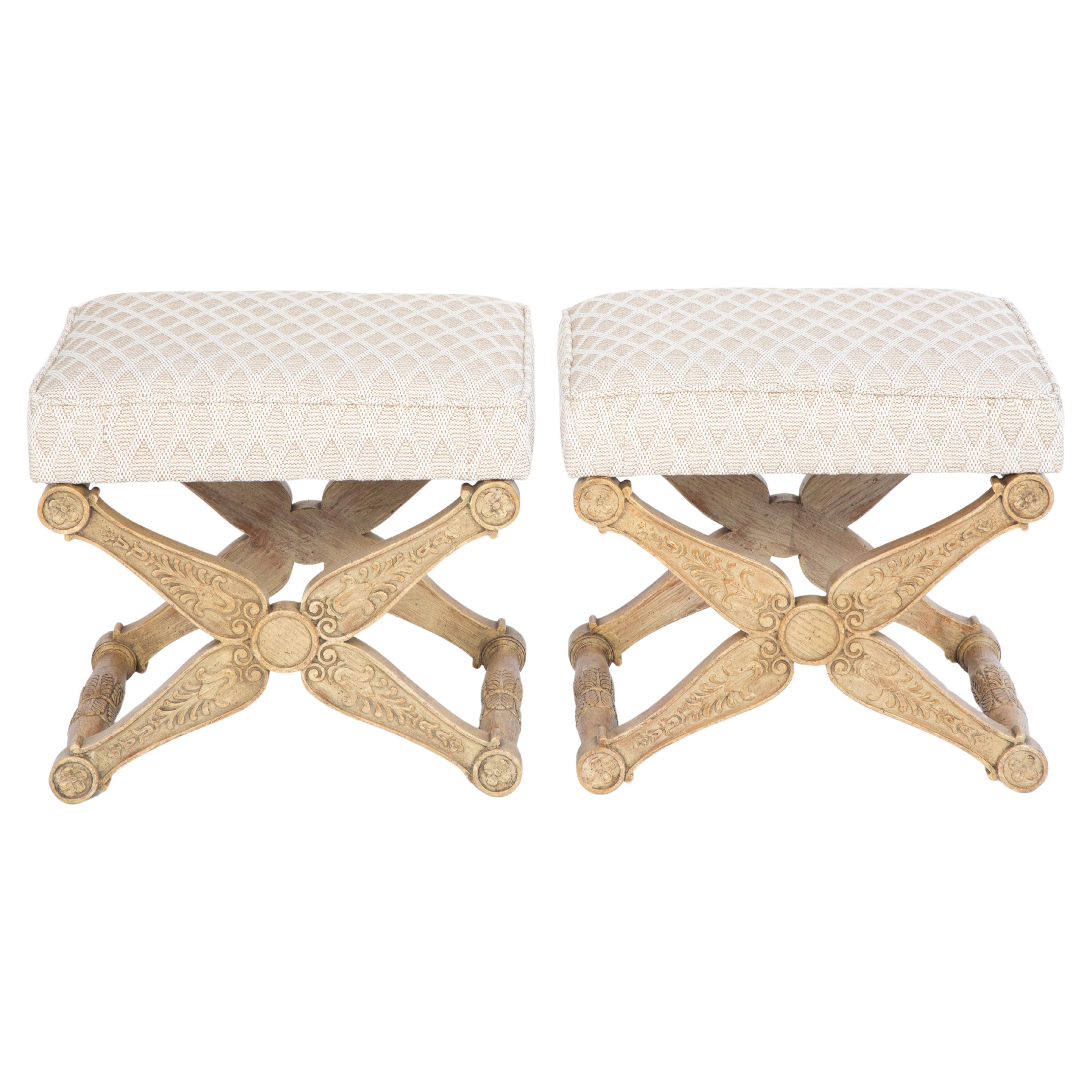 Coppia di panche imbottite d'epoca in legno intagliato Wood Curcule di Baker