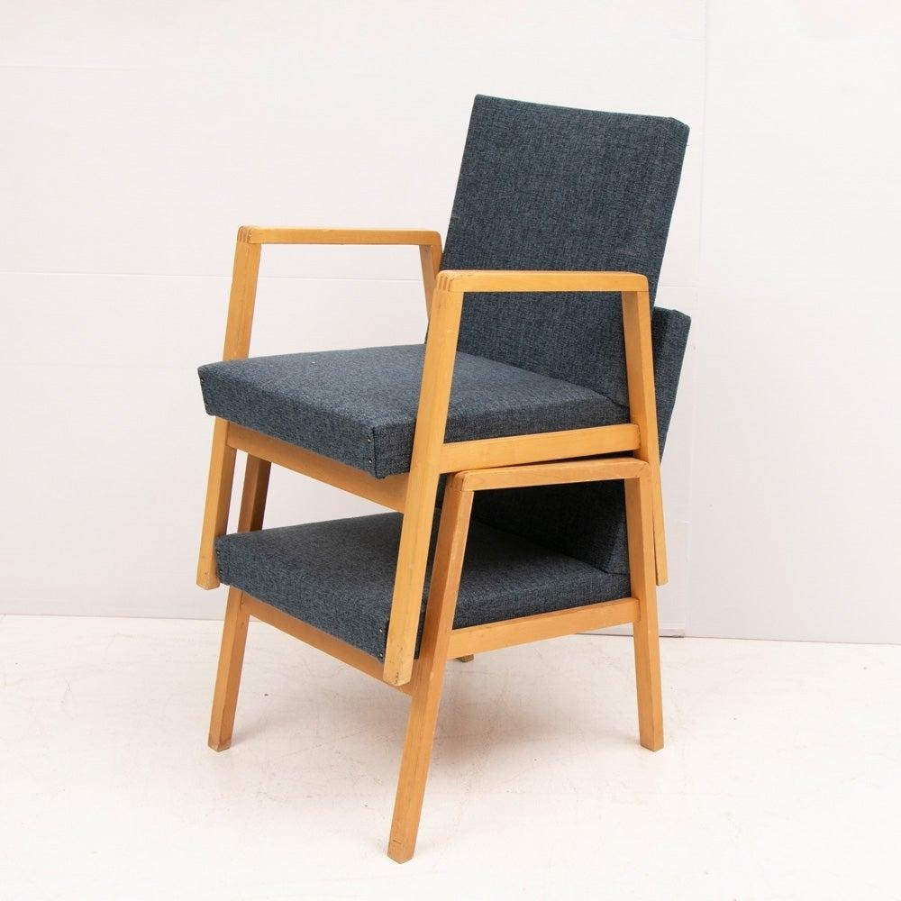 A stunning pair of stackable Alvar Aalto chair 54/404, a padded variant of hallway chair 403 designed in 1932. Very good vintage condition. 

Dimension: H 77cm x W 54cm x D 66cm.