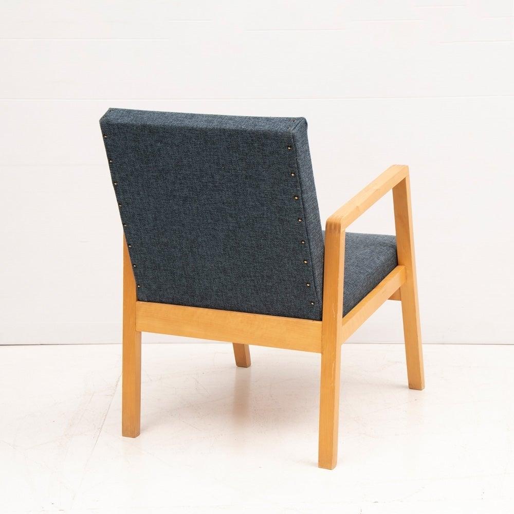 20ième siècle Paire de chaises de couloir vintage tapissées 54/404 d'Alvar Aalto, vers les années 1950 en vente