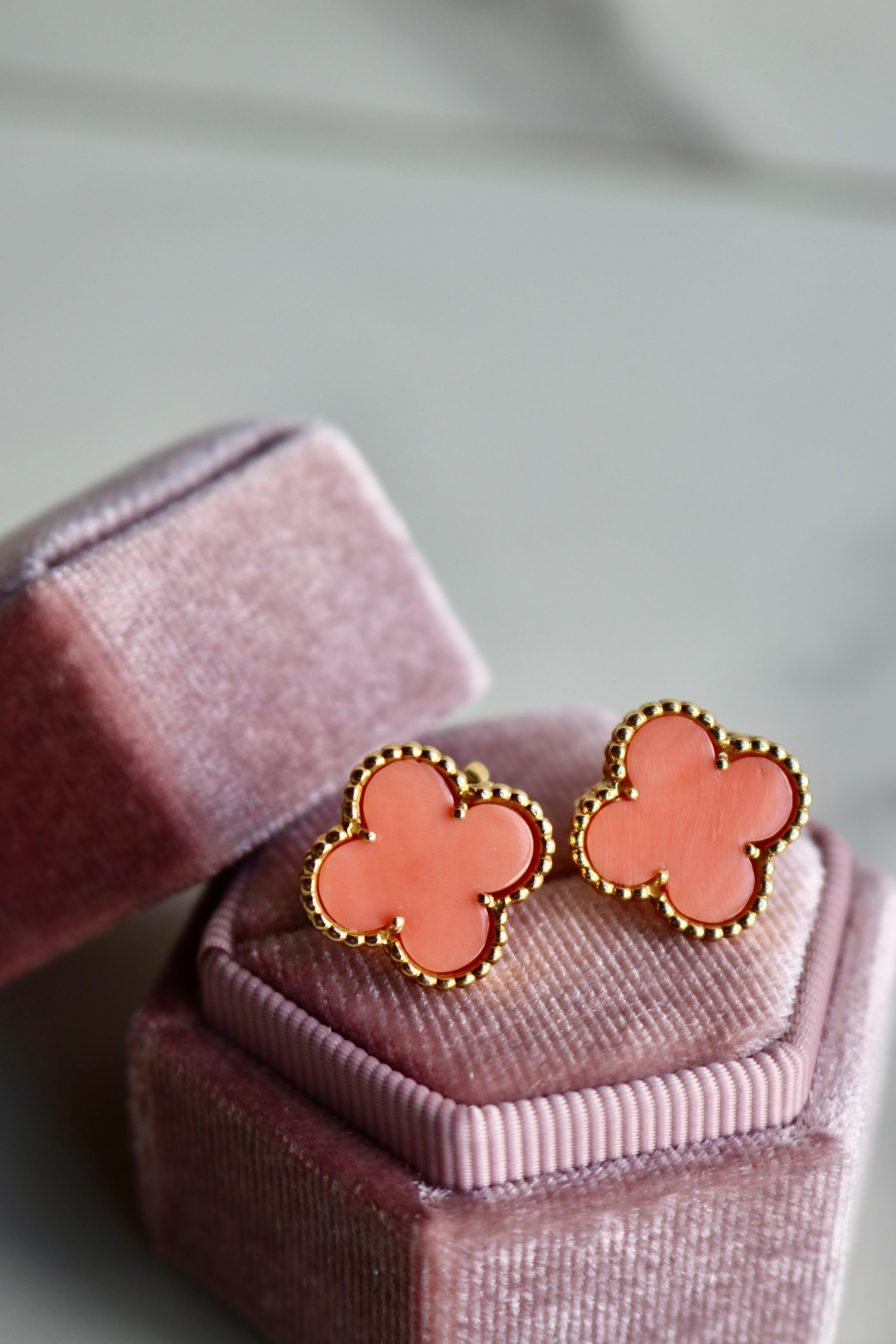 Pair of Vintage Van Cleef and Arpels French Coral 18k Yellow Gold Alhambra Clip 1