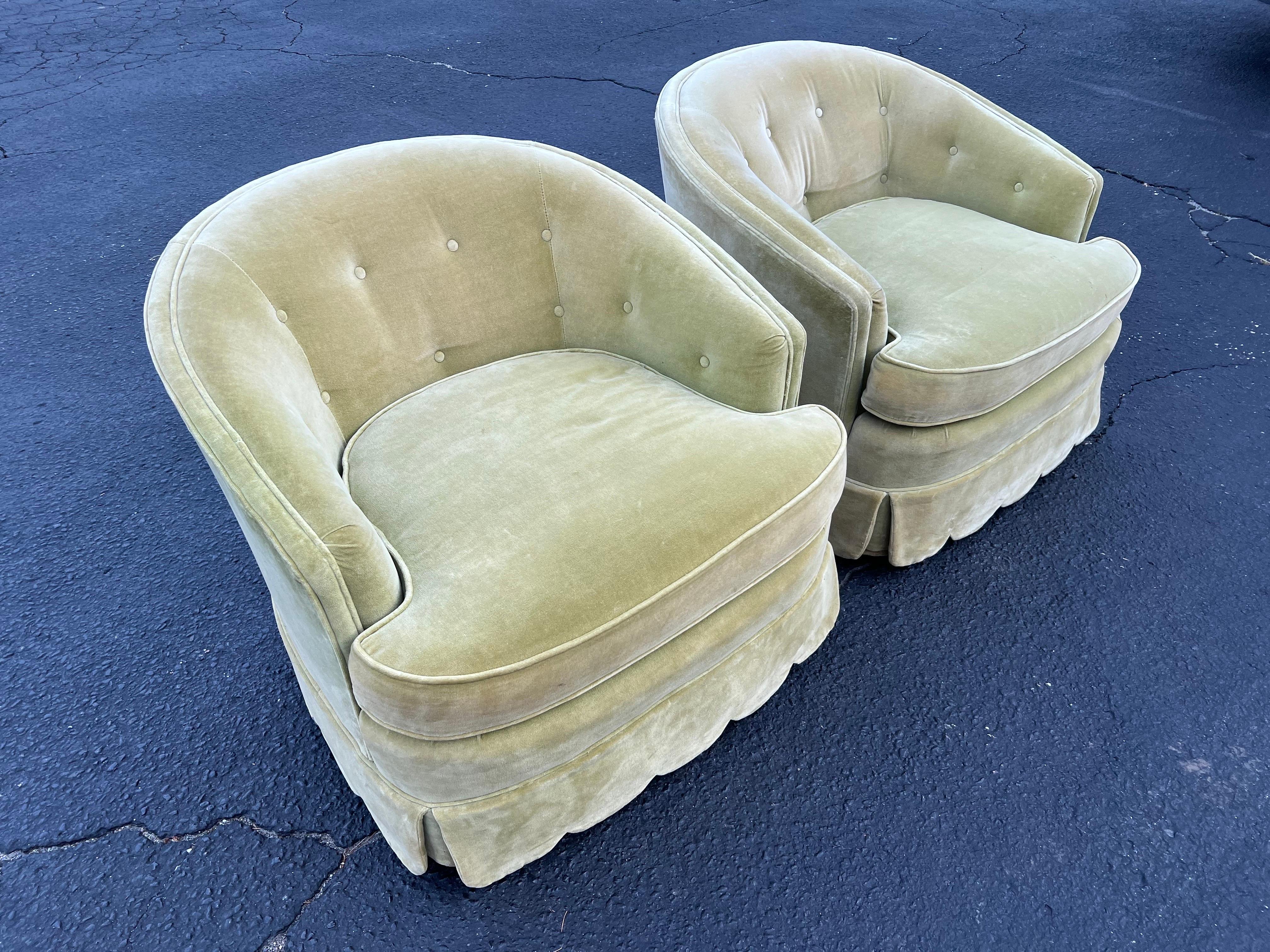Pair of Vintage Velvet Henredon Swivel Chairs In Good Condition In Redding, CT