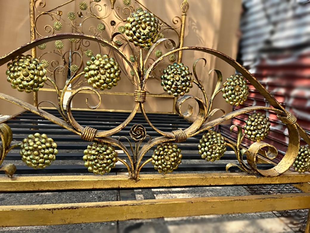 Mid-20th Century Pair of Vintage Venetian Gilt beds For Sale