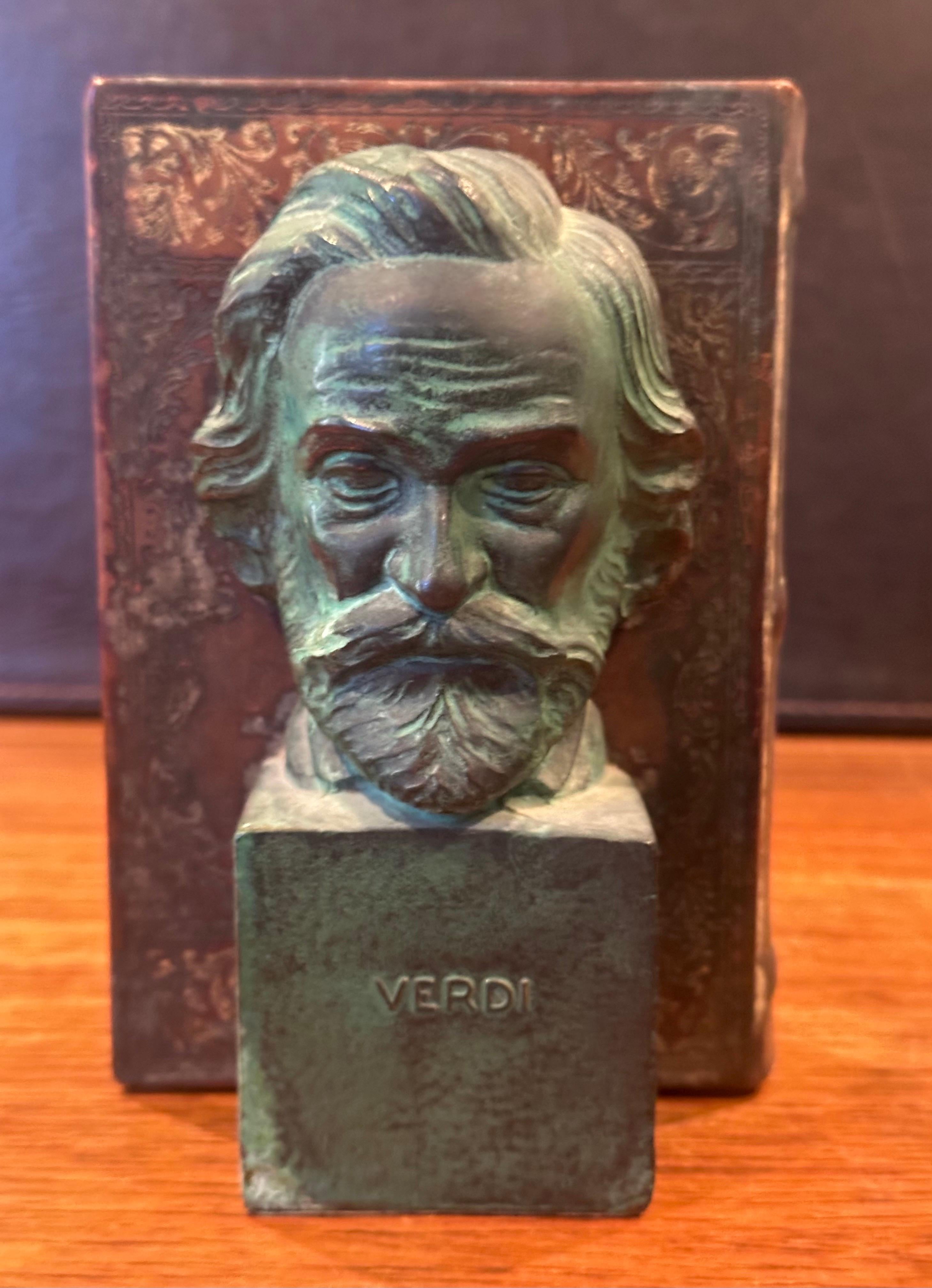 Coppia di reggilibri d'epoca in bronzo di Verdi e Wagner Compositore in vendita 5