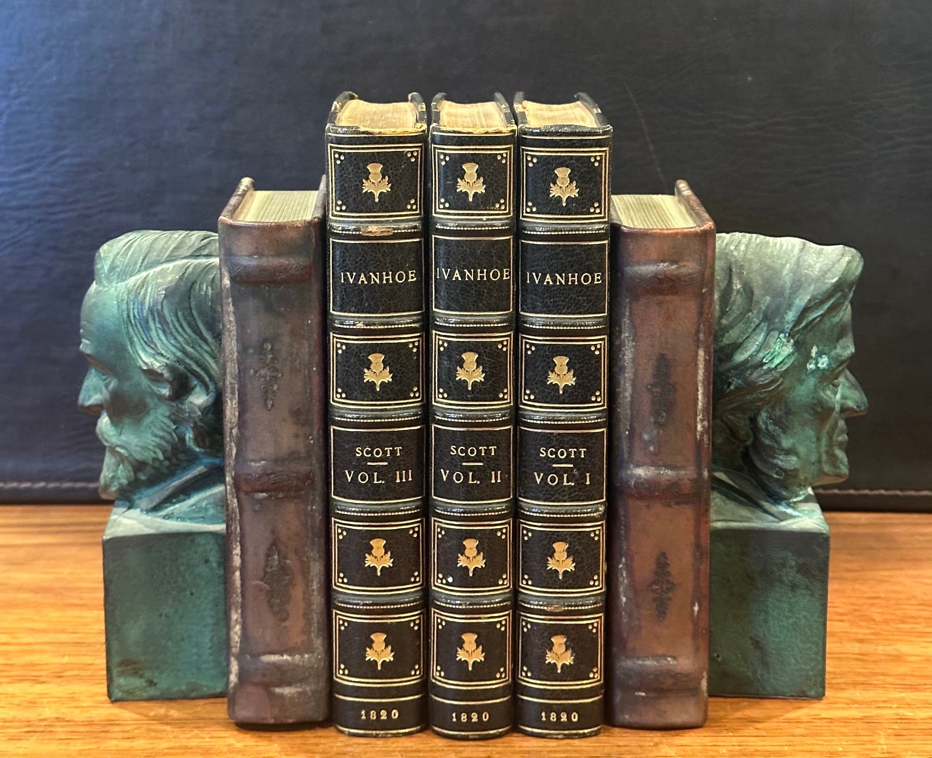 XX secolo Coppia di reggilibri d'epoca in bronzo di Verdi e Wagner Compositore in vendita