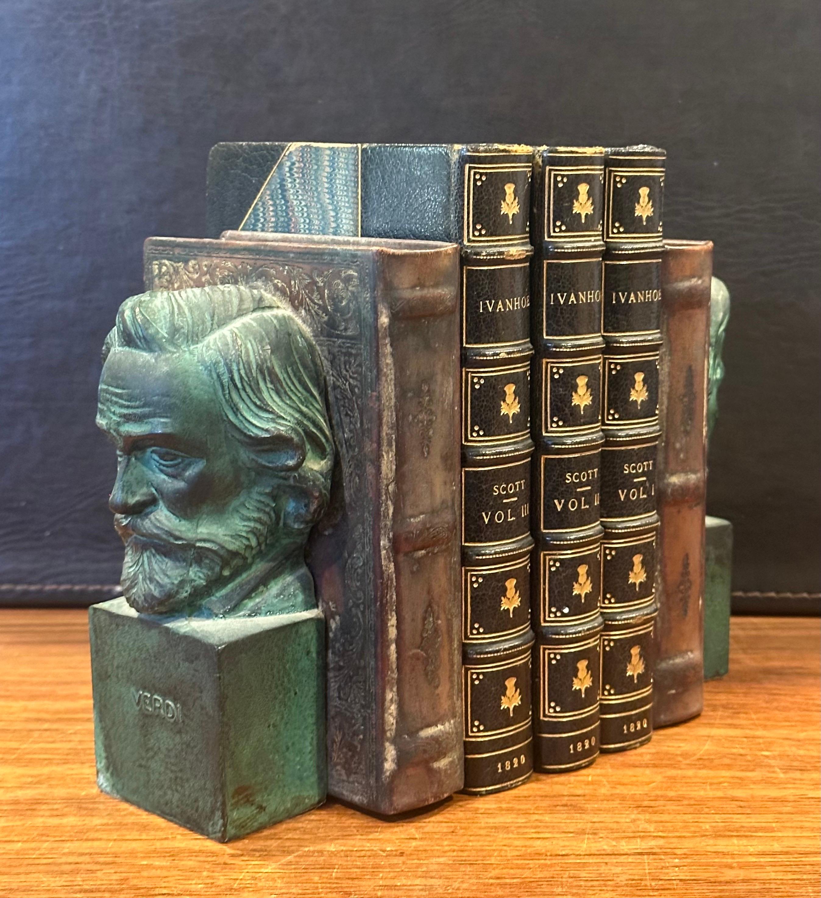 Legno Coppia di reggilibri d'epoca in bronzo di Verdi e Wagner Compositore in vendita