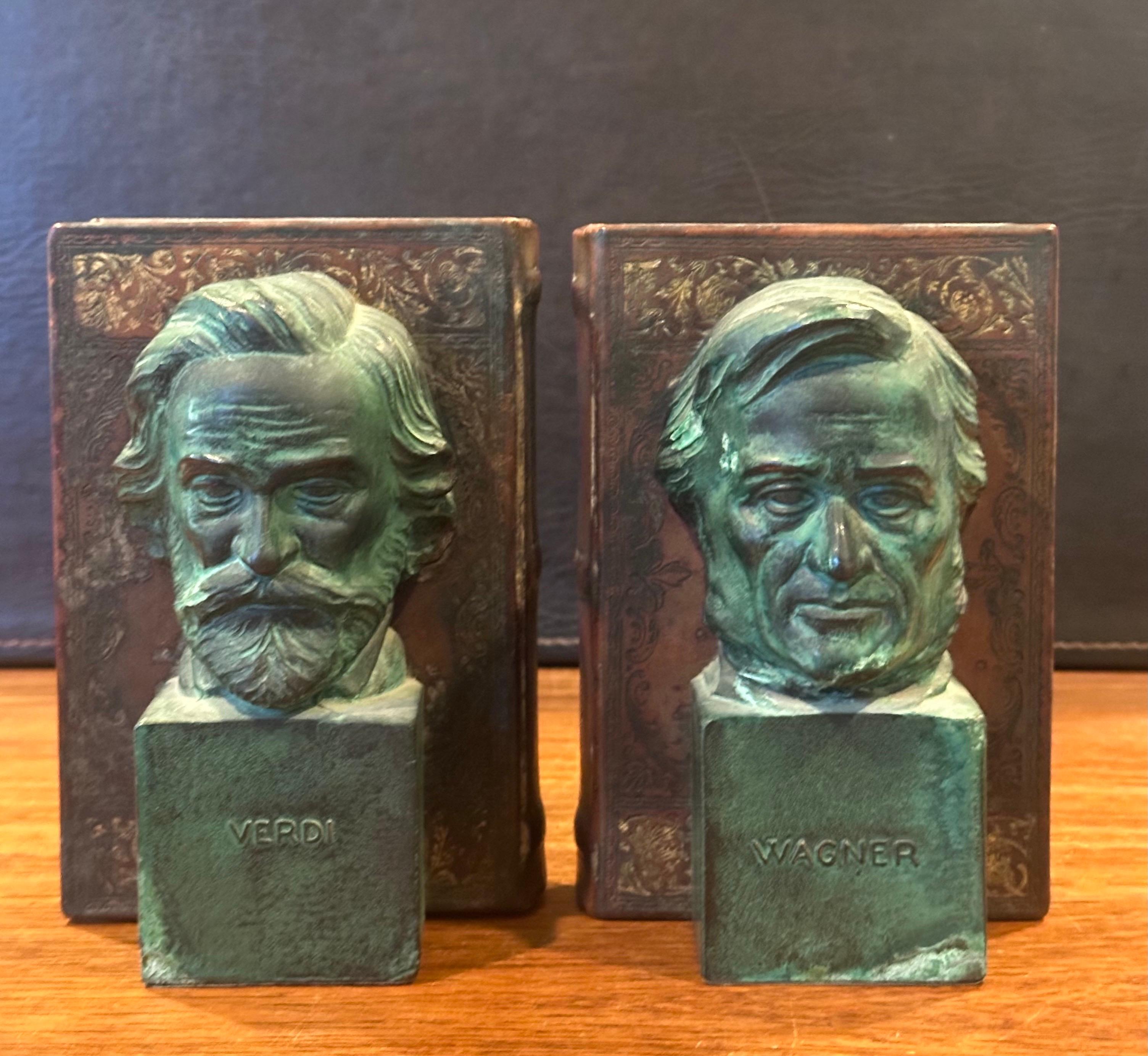Coppia di reggilibri d'epoca in bronzo di Verdi e Wagner Compositore in vendita 1