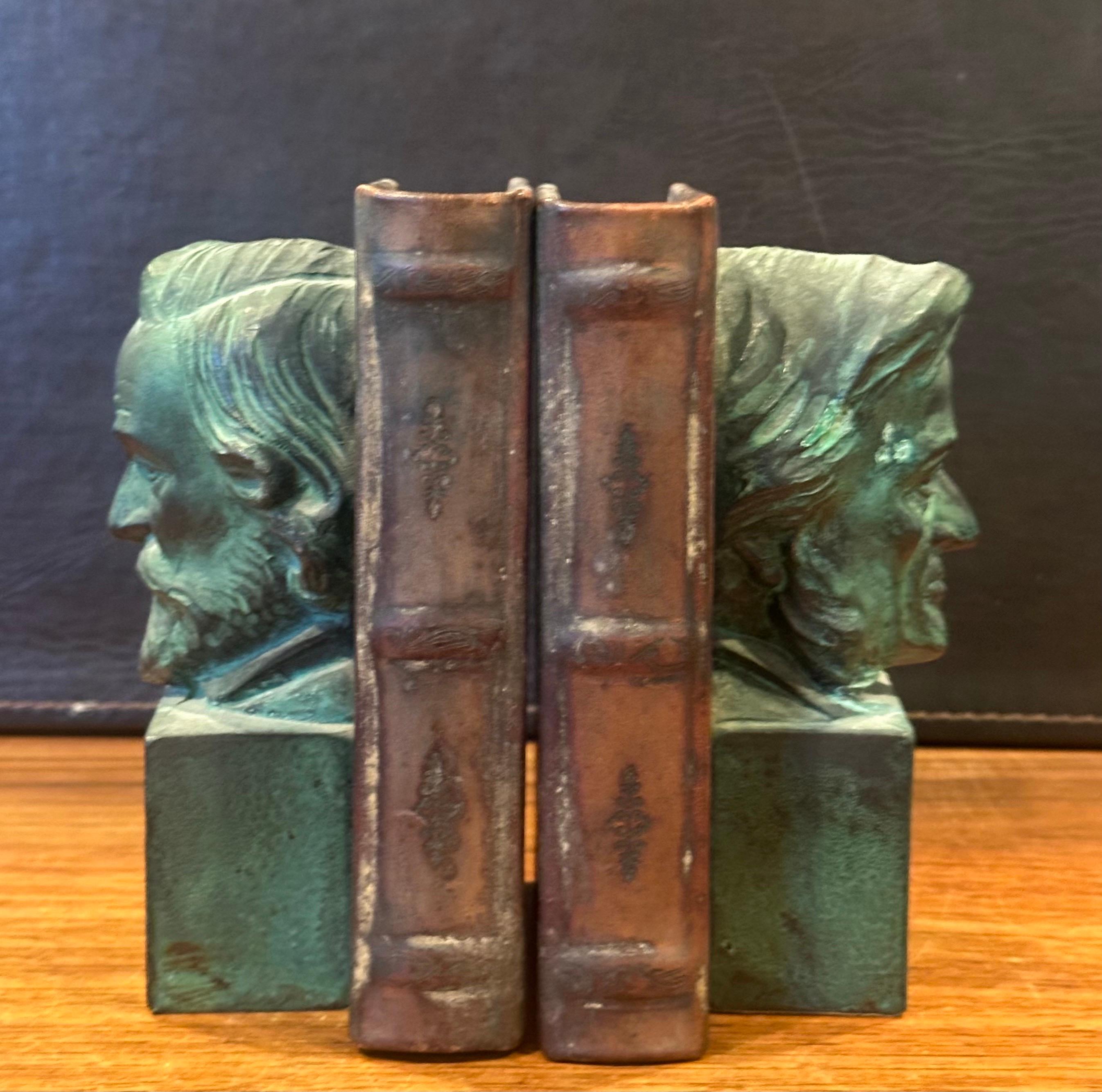 Coppia di reggilibri d'epoca in bronzo di Verdi e Wagner Compositore in vendita 3